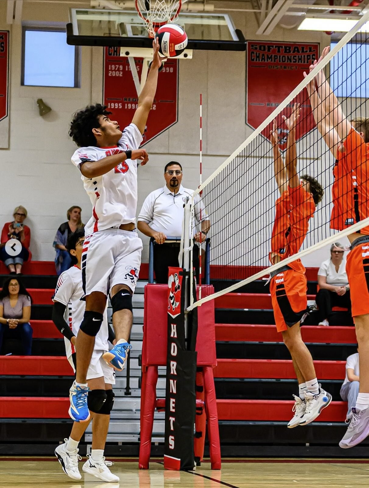 Our Herndon Hornets Boys Volleyball are headed to the first round of Regionals this Thursday, 11/6 at 6PM. The game is at South Lakes HS against our rivals!

Let&rsquo;s pack the stands and show that Hornet pride 🖤❤️
Let&rsquo;s GOOOOO HORNETS!!!🔥
