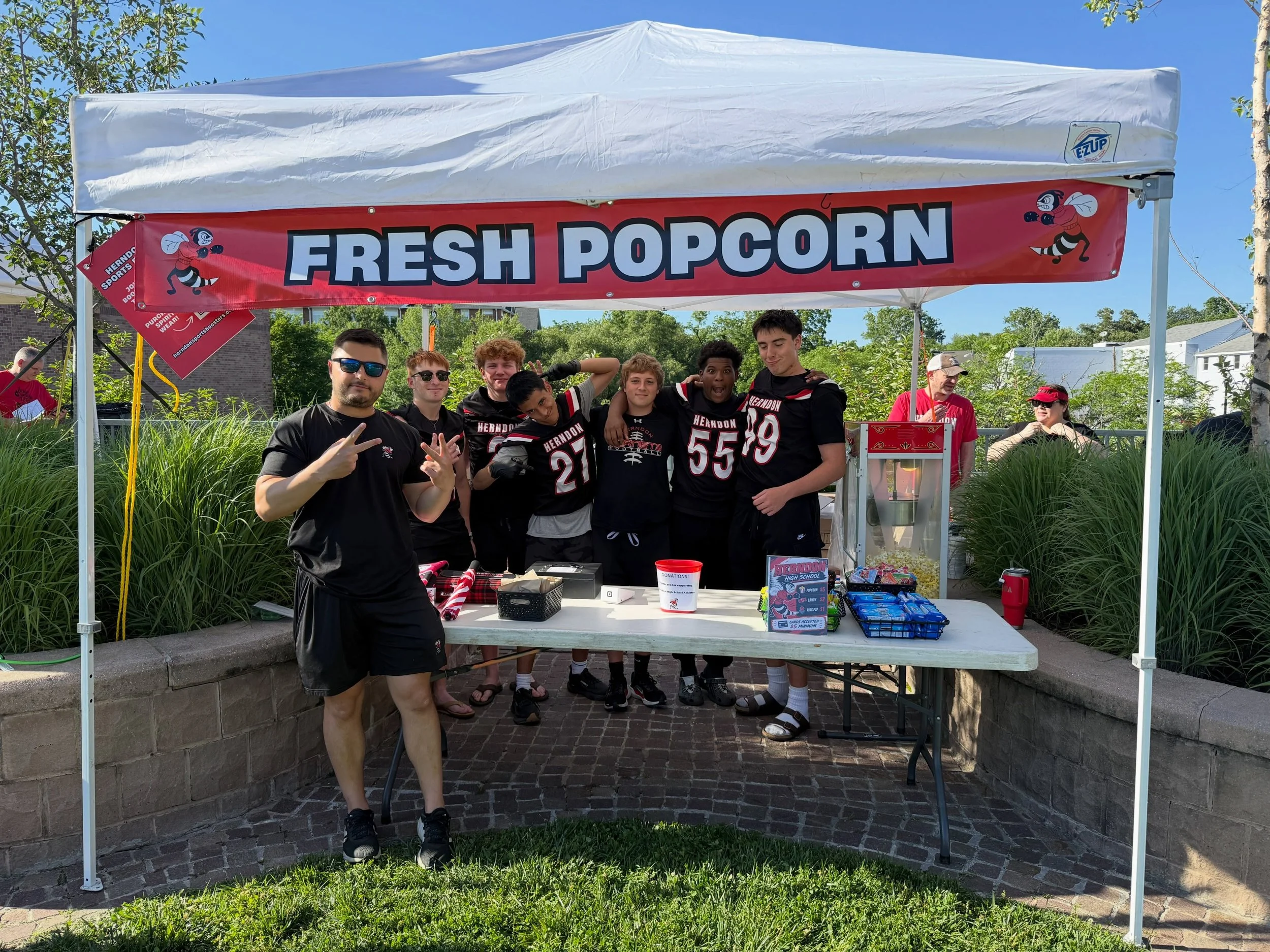 🎶🍿🏈 FRIDAY NIGHT LIVE + FOOTBALL + BOOSTERS = THE PERFECT FRIDAY NIGHT! 🏈🍿🎶

Heading to Friday Night Live? Be sure to stop by and support the Herndon Football Team and Boosters!

We&rsquo;ll be serving up:
🍿 Fresh popcorn
🍬 Candy and sweet tr