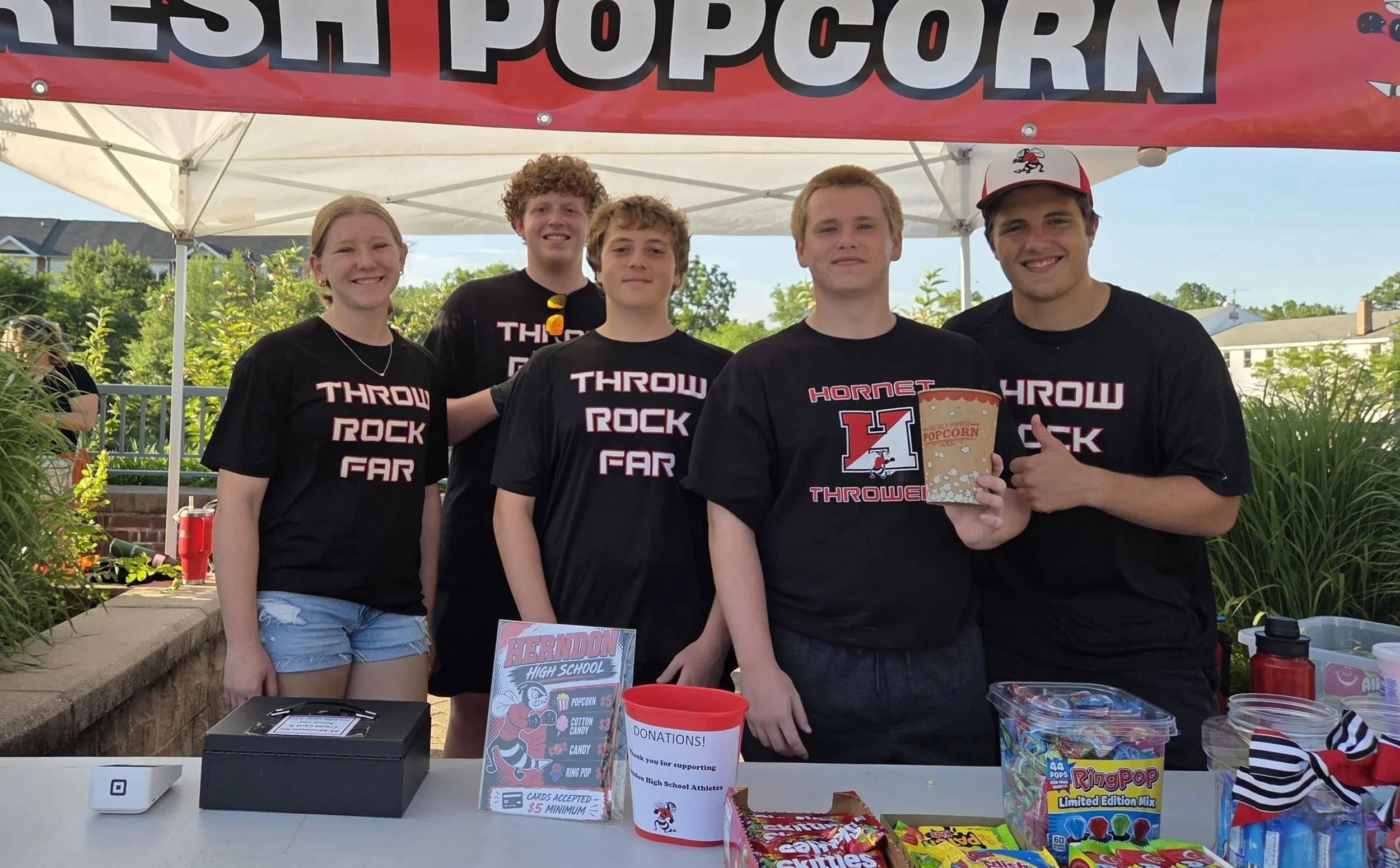 🎶🍿🍬 Friday Night Live is TONIGHT! 🍬🍿🎶

Come out and enjoy a beautiful evening of live music while supporting our Herndon Hornets!

The Track &amp; Field Throwers will be on-site selling popcorn, candy, and Herndon spirit wear to help support th