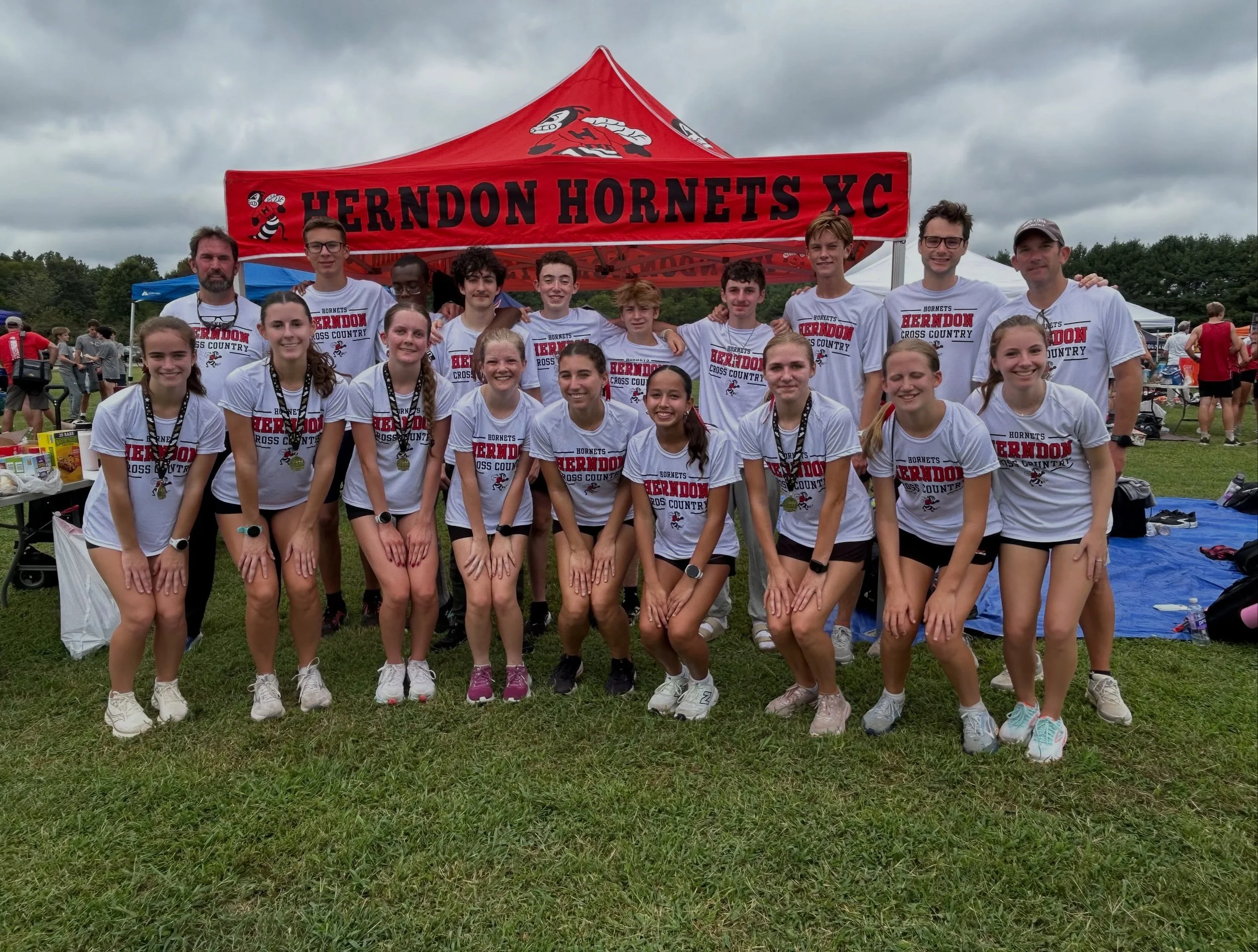 🐝❤️🖤 CONGRATULATIONS, HERNDON CROSS COUNTRY! 🖤❤️🐝

What a way to represent the Hornets! Congratulations to our Herndon Cross Country team on an incredible showing Saturday at the Pole Green XC Classic in Mechanicsville!

A HUGE congratulations to