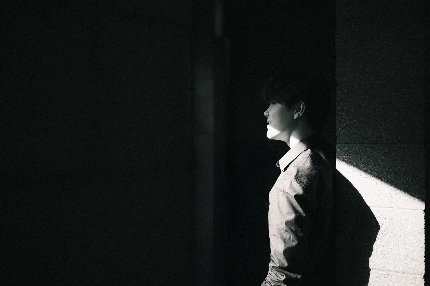 Always trying to be the supporter when my son participates the competition but basically nothing to do.
Was playing with my camera and got lucky shot.

#cellist #bnwportraits #blackandwhitephotography #bnwart #leicam11 #leicaphotographer #leicabnw