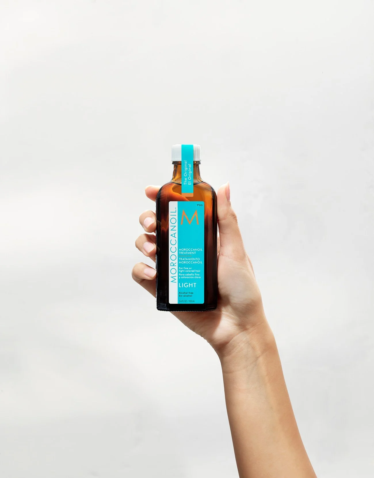 Moroccanoil_Treatment_Light_100ml_lifestyle.jpg