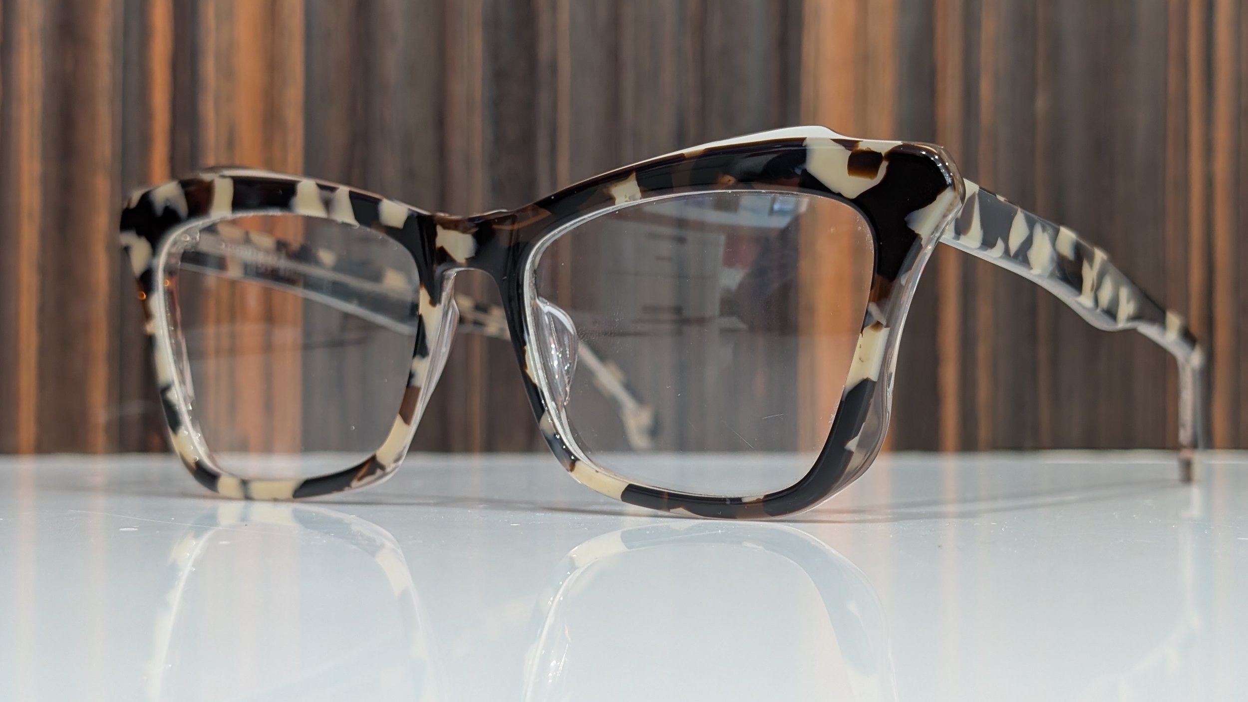 Roger Henley Bespoke Frame M800 in colour c857 brown and beige tortoiseshell with clear back