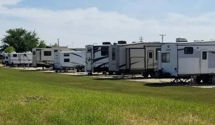 Flatonia Glamping Resort & RV Park