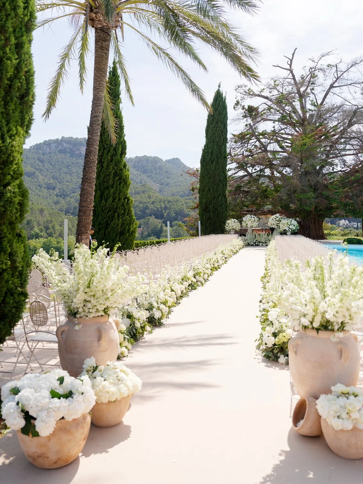 Creating ceremony moments like this never gets old.

Venue: @grandhotelsonnet
Photographer: @bottega53
Florist: @allforlovelondon
 
#luxuryevents #eventplanner #weddinginspiration #luxuryweddings #bespokeevents #grandhotelsonnet #mallorcaeventplanner