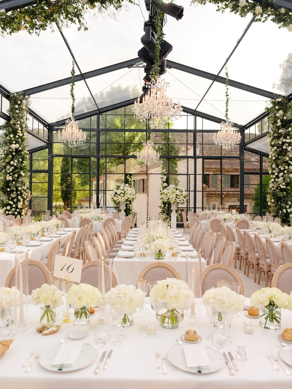When the inside of your glass marquee becomes a work of art. Every angle, every detail, every element working together to create something truly spectacular.

Photographer: @bottega53
Florist: @allforlovelondon

#luxuryevents #eventplanner #weddingin