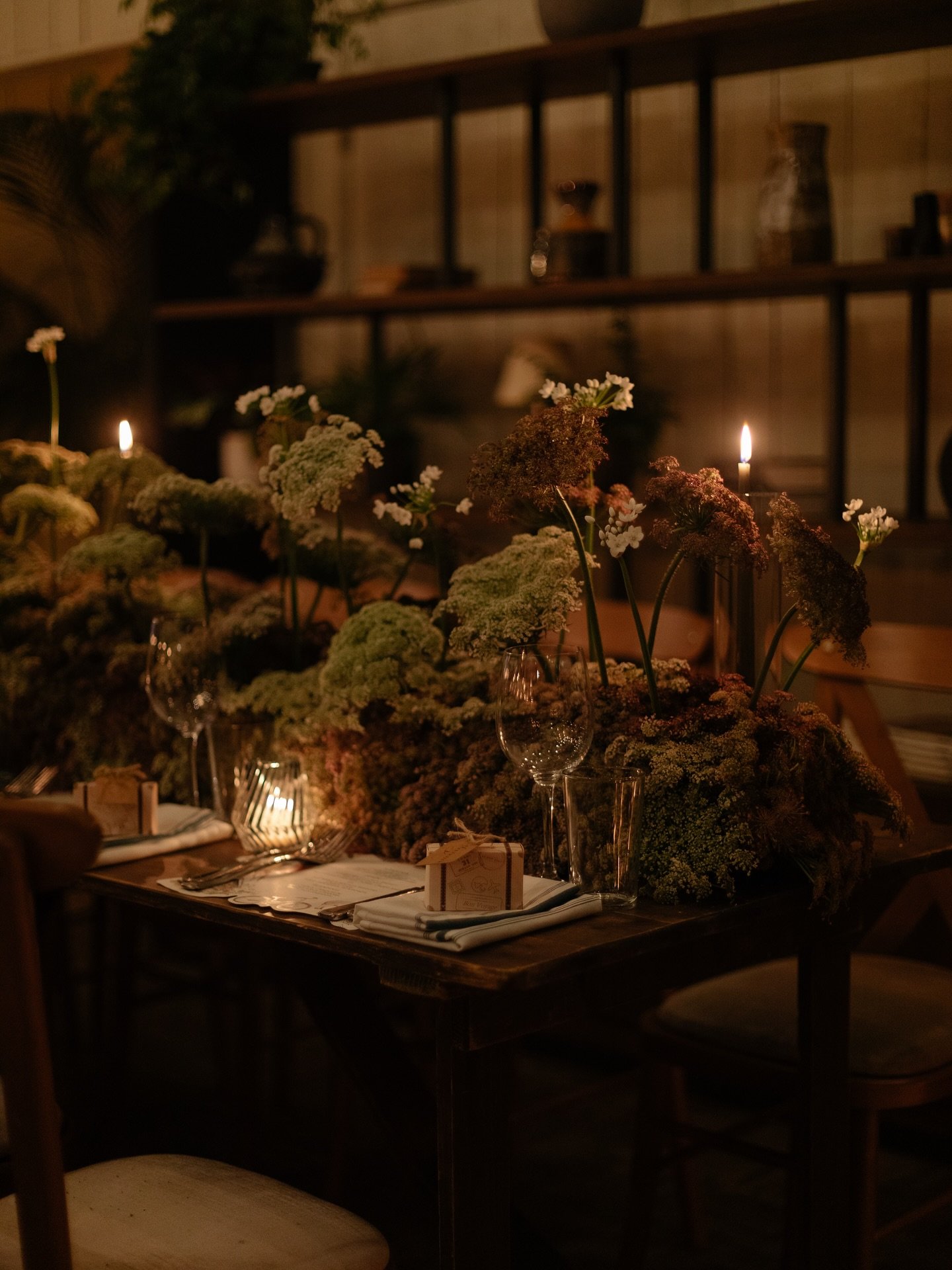 It&rsquo;s the little details we love, like these mini origami suitcases we designed for the guests placment for @vistajet 

Photography @mariabellphoto 
Flowers @wildaboutflower 
Venue @sohohouse 

#branddinner #eventplanner #eventdesign #luxuryplan
