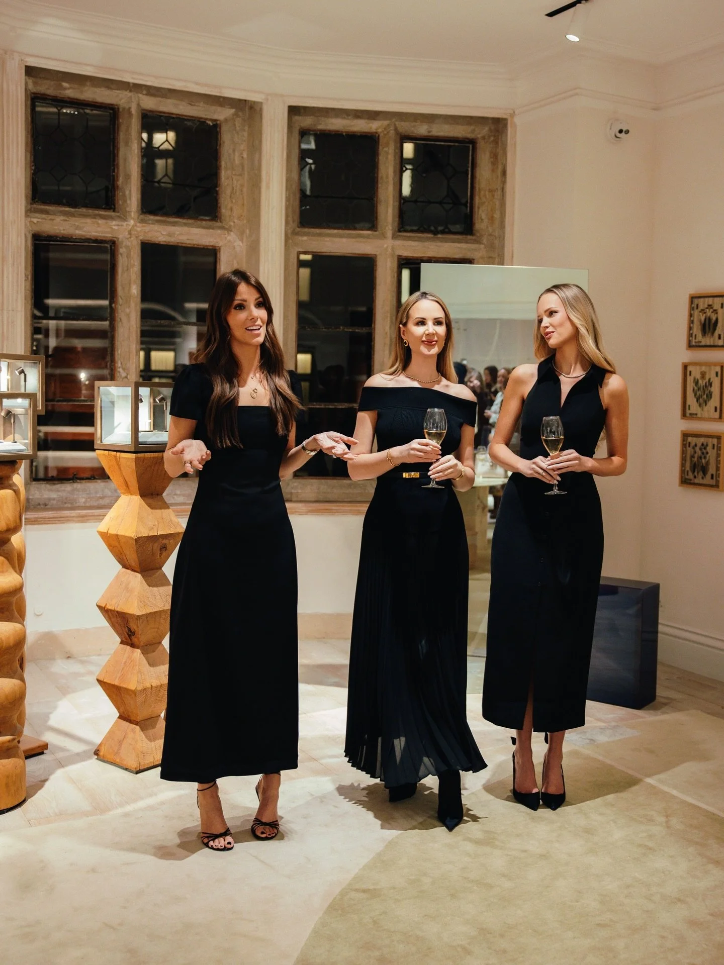 Alongside the incredible @alice_henshaw_ and @katiedaisy, we had the honour of hosting the most exquisite evening at the beautiful boutique of Jessica McCormack, celebrating all things bridal ✨💍 
An unforgettable night of timeless elegance, sparklin