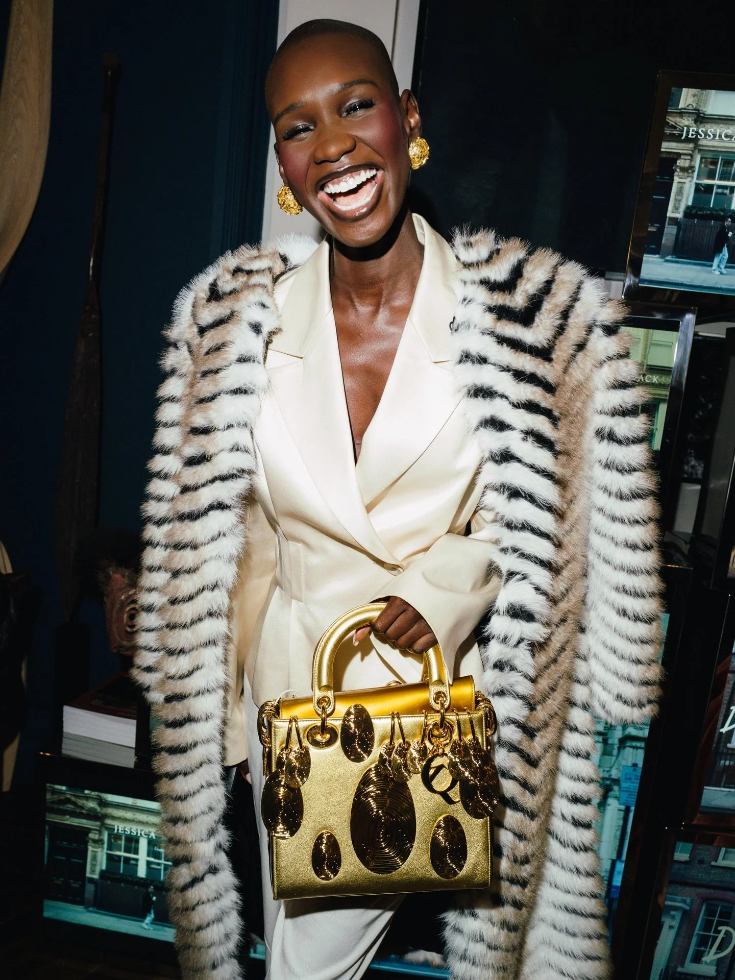 Elegance, embodied. Radiance, revealed. Diamonds at the center of it all, courtsey of the insanely talented @jessica_mccormack for @thebridaleditlondon 

Photography @samlort