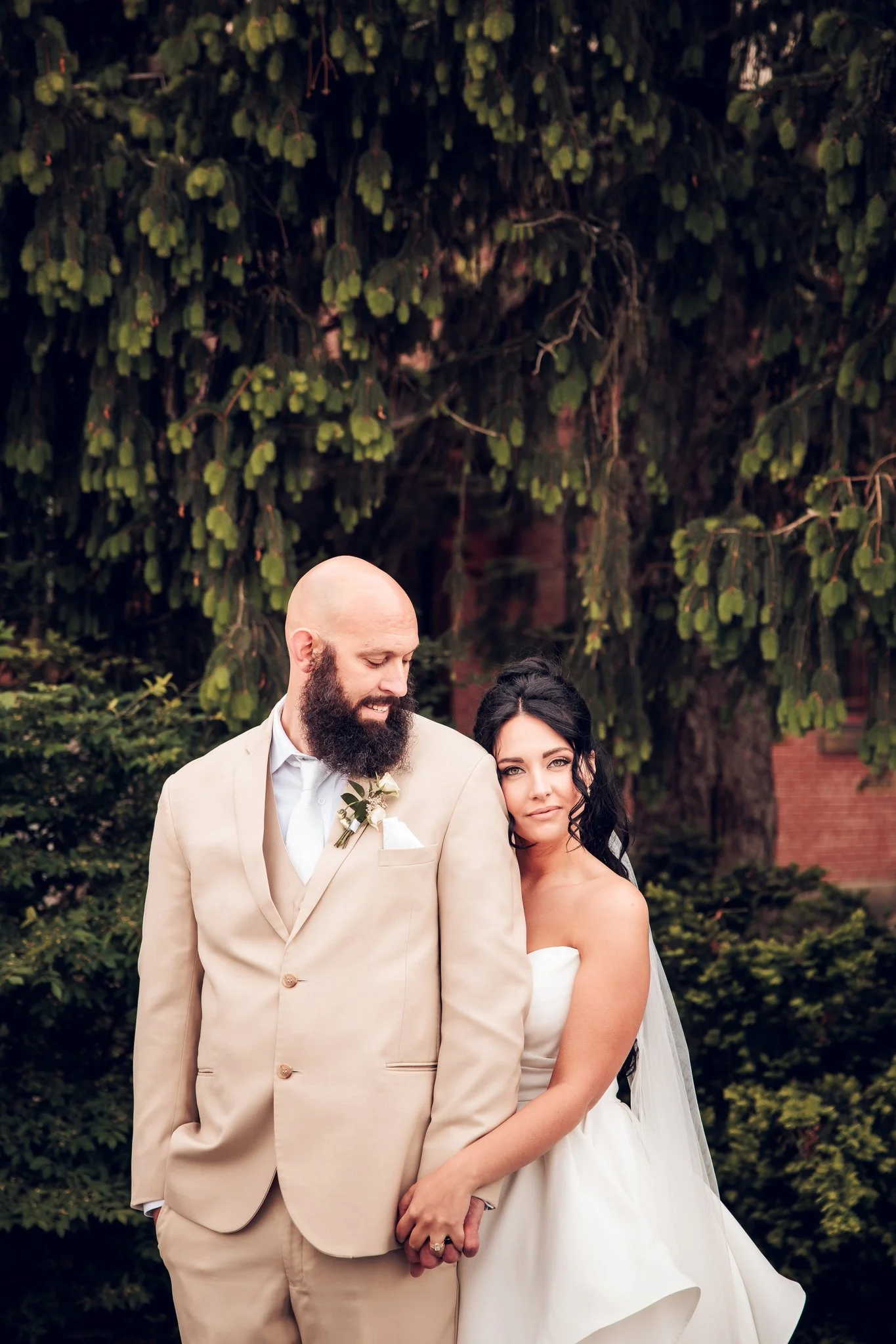 23-newlyweds-first-dance-southeast-missouri-wedding.jpg
