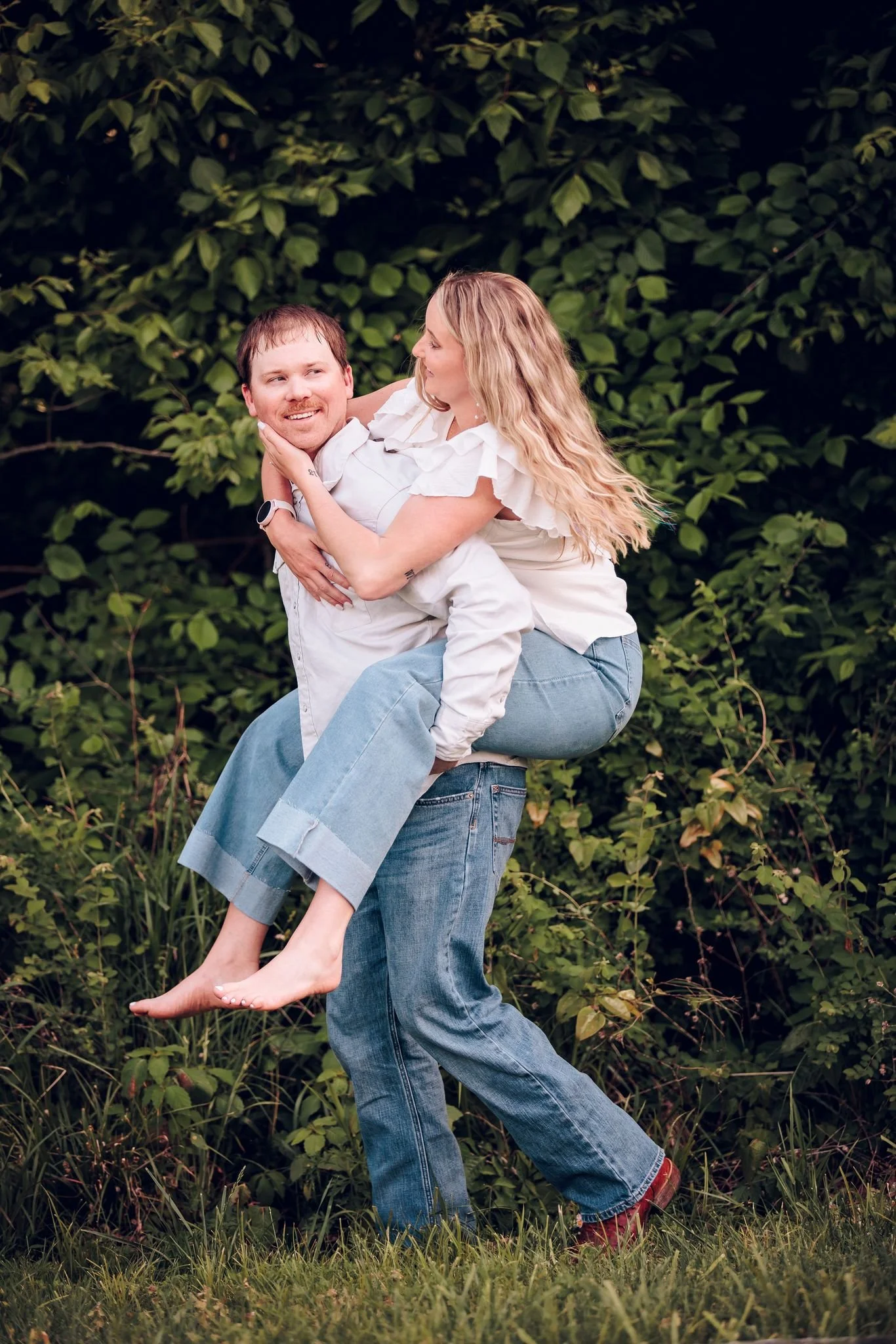 20-golden-hour-engagement-photos-cape-girardeau.jpg