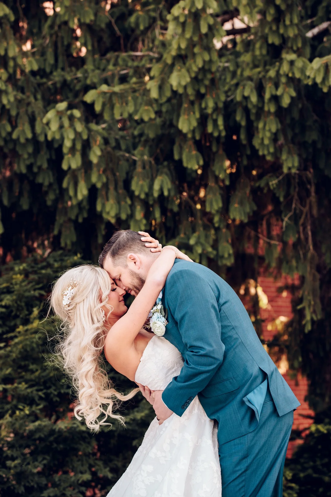30-colorful-spring-wedding-perryville-mo.jpg