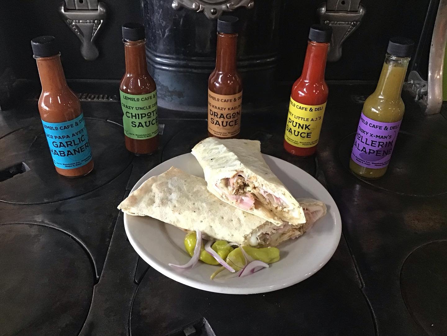 Happy Thursday! Today&rsquo;s special is The Cordon Bleu Traveler 😍 Half Wrap- Half Pizza! 
Grilled Chicken, Ham, Saut&eacute;ed Onions, Mozzarella, Swiss, Parmesan and a House-made Garlic Cream Sauce on a Fresh Wrap. 
#eatwellbehappy #downtownwenat