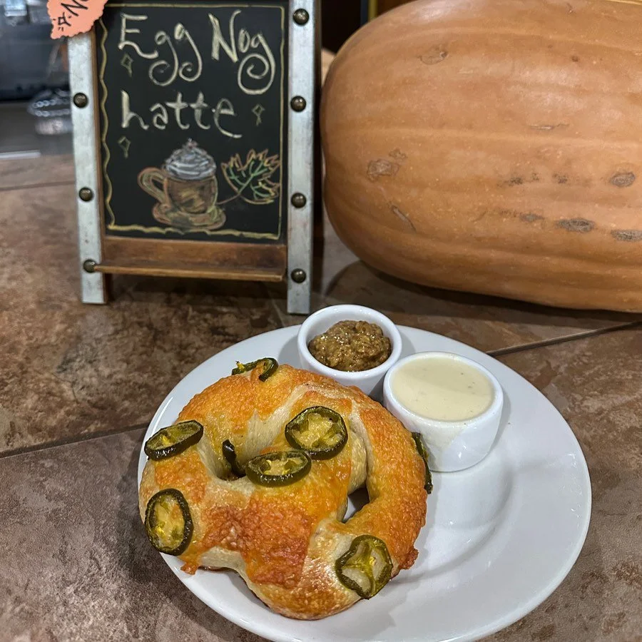 Pretzels are back babyyyy 🥨 

Jalape&ntilde;o Cheddar or classic sourdough served with our Housemade cheese sauce and stoneground mustard 🤤 

#eatwellbehappy