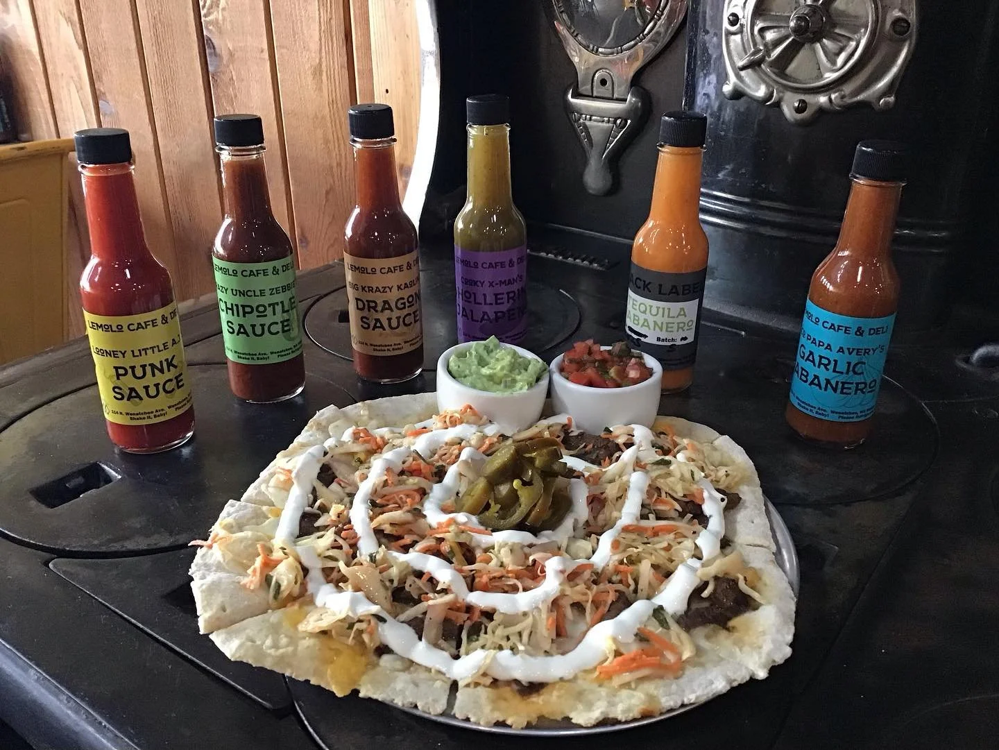 Happy Friday!!! 
South O the Border Flatbread special today with Fajita Steak Strips, Pepper Jack, Tillamook Cheddar Cheese baked on fresh flatbread. Topped with house made Cilantro Slaw, Guacamole, Cr&egrave;me, &amp; Salsa! 😋 

✨Appetizers: Crab C