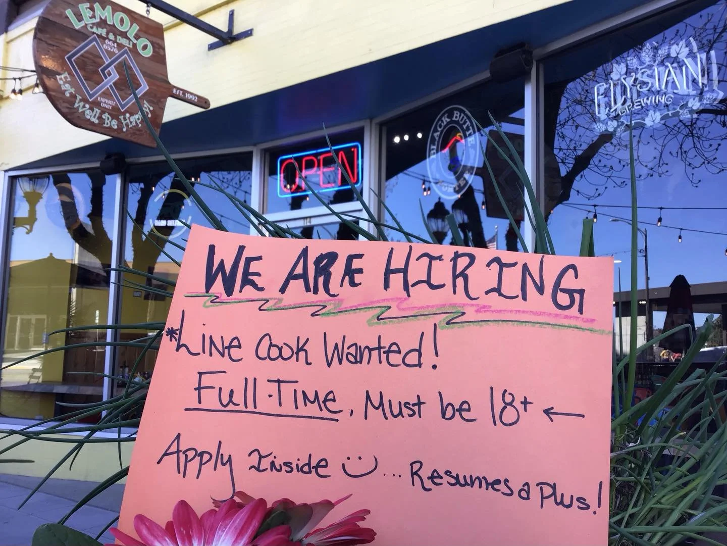 Hiring for a Full Time Line Cook! Must be 18+ to apply. Pay D.O.E. Resumes a plus !