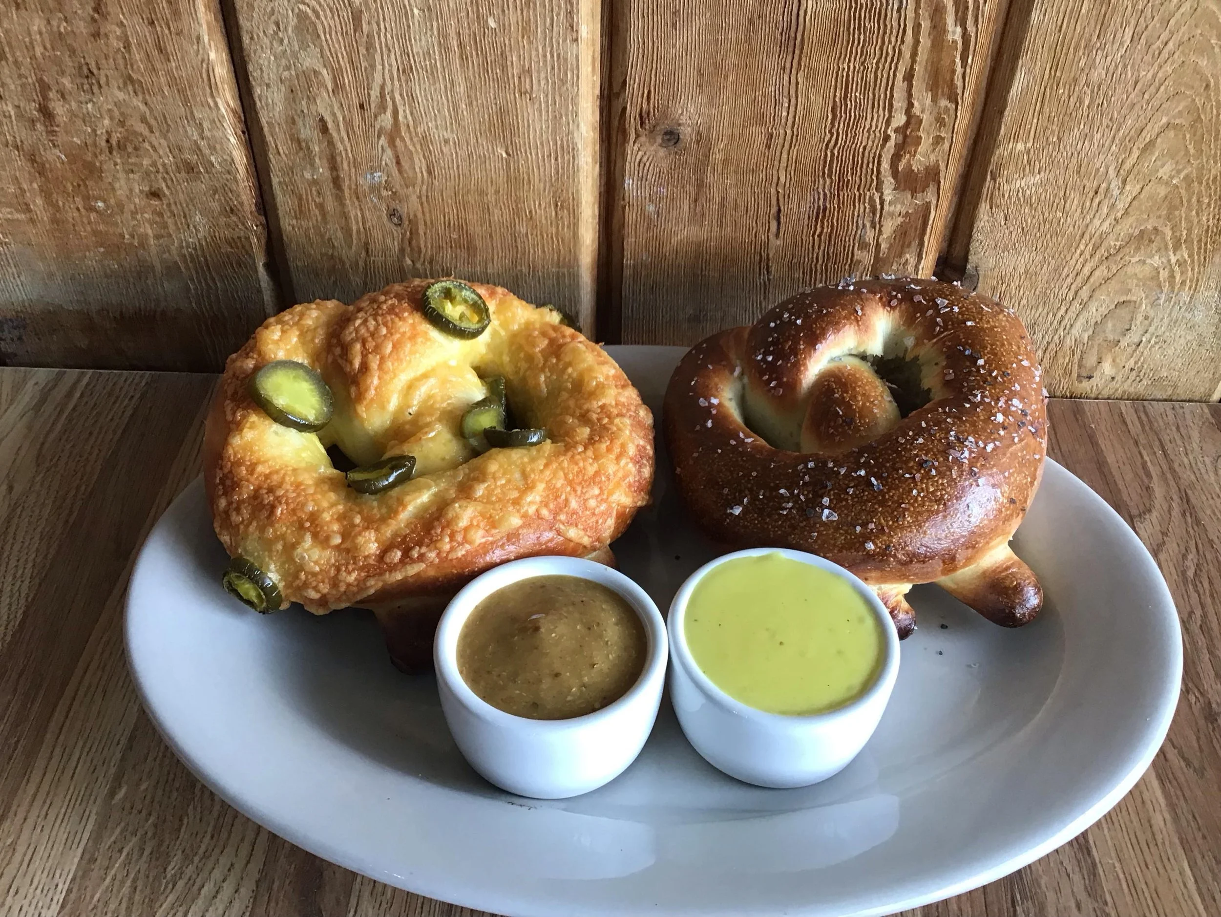 Limited time only soft baked pretzels @lemolocafe 😎
Choice of Sourdough or Jalape&ntilde;o Cheddar served with House-made Cheese Sauce and Stoneground Mustard 🥨 
#eatwellbehappy #downtownwenatchee #visitwenatchee #pretzels