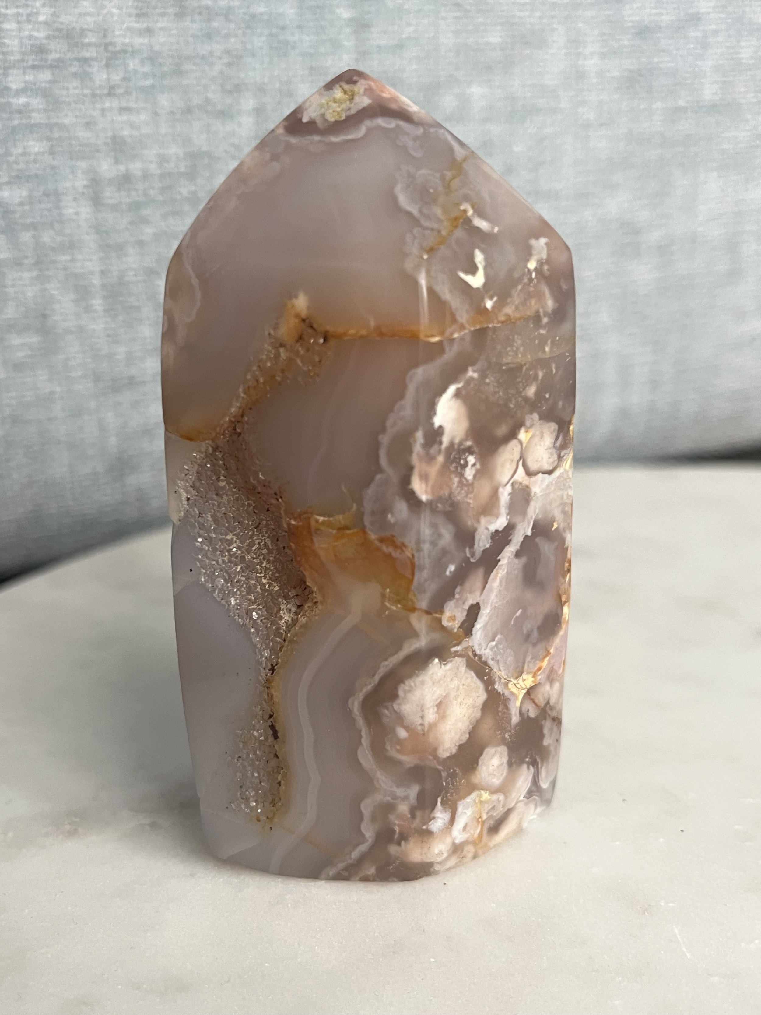 Tour d'agate fleur avec caverne de druse