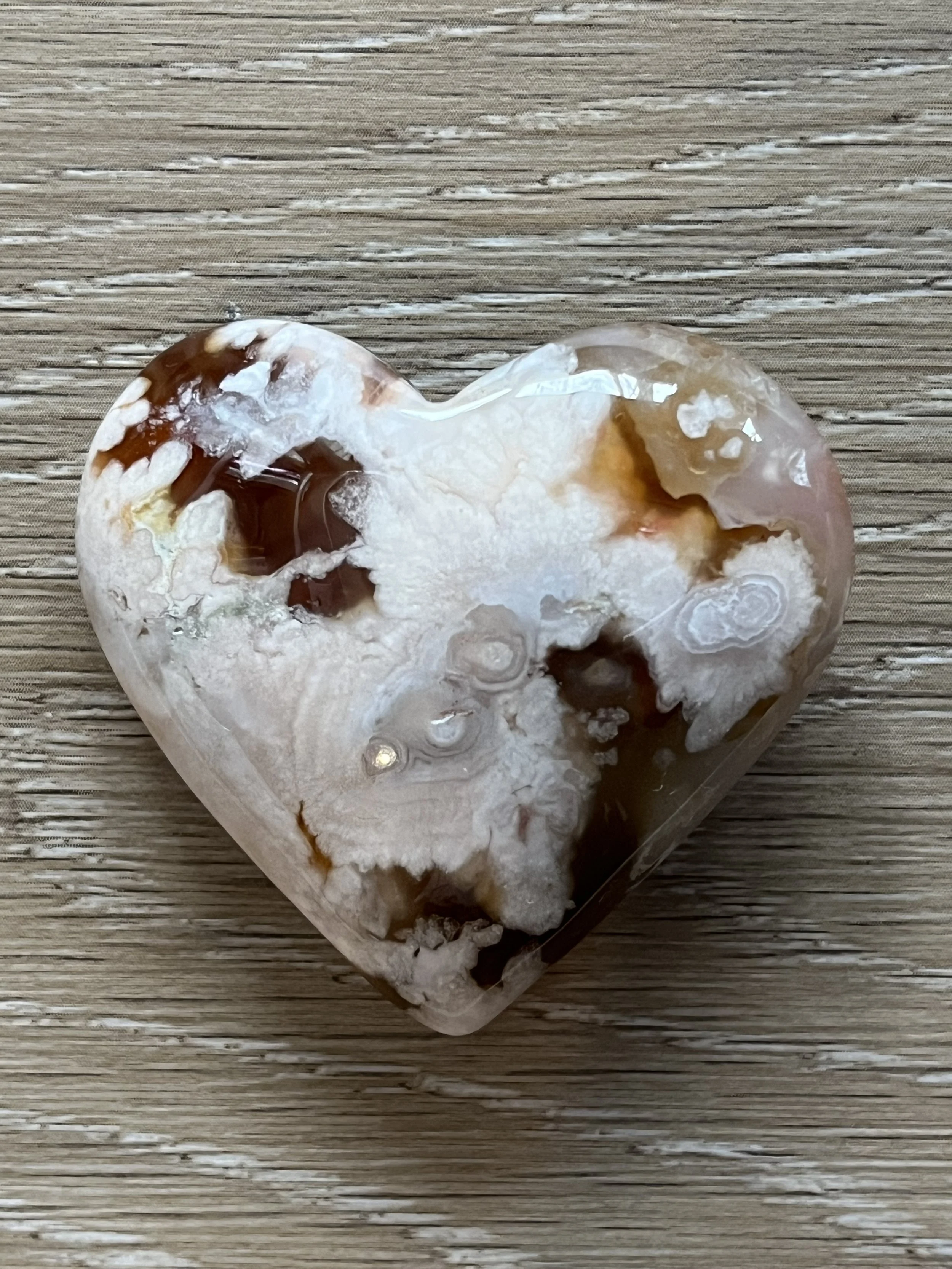 Petit cœur orangé d'agate fleur