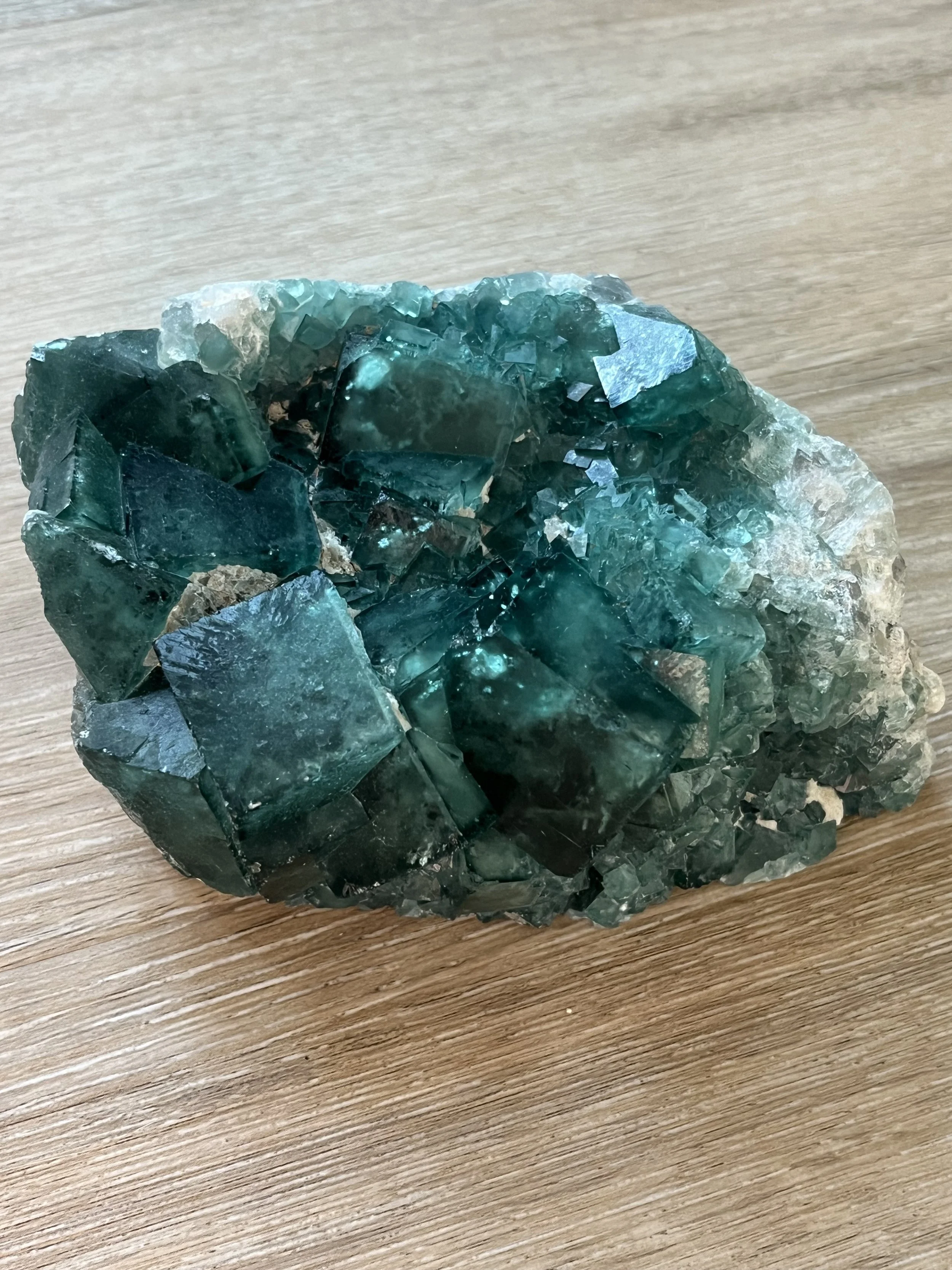 La_lumiere_dalcyone_green_fluorite_643g (1).jpg
