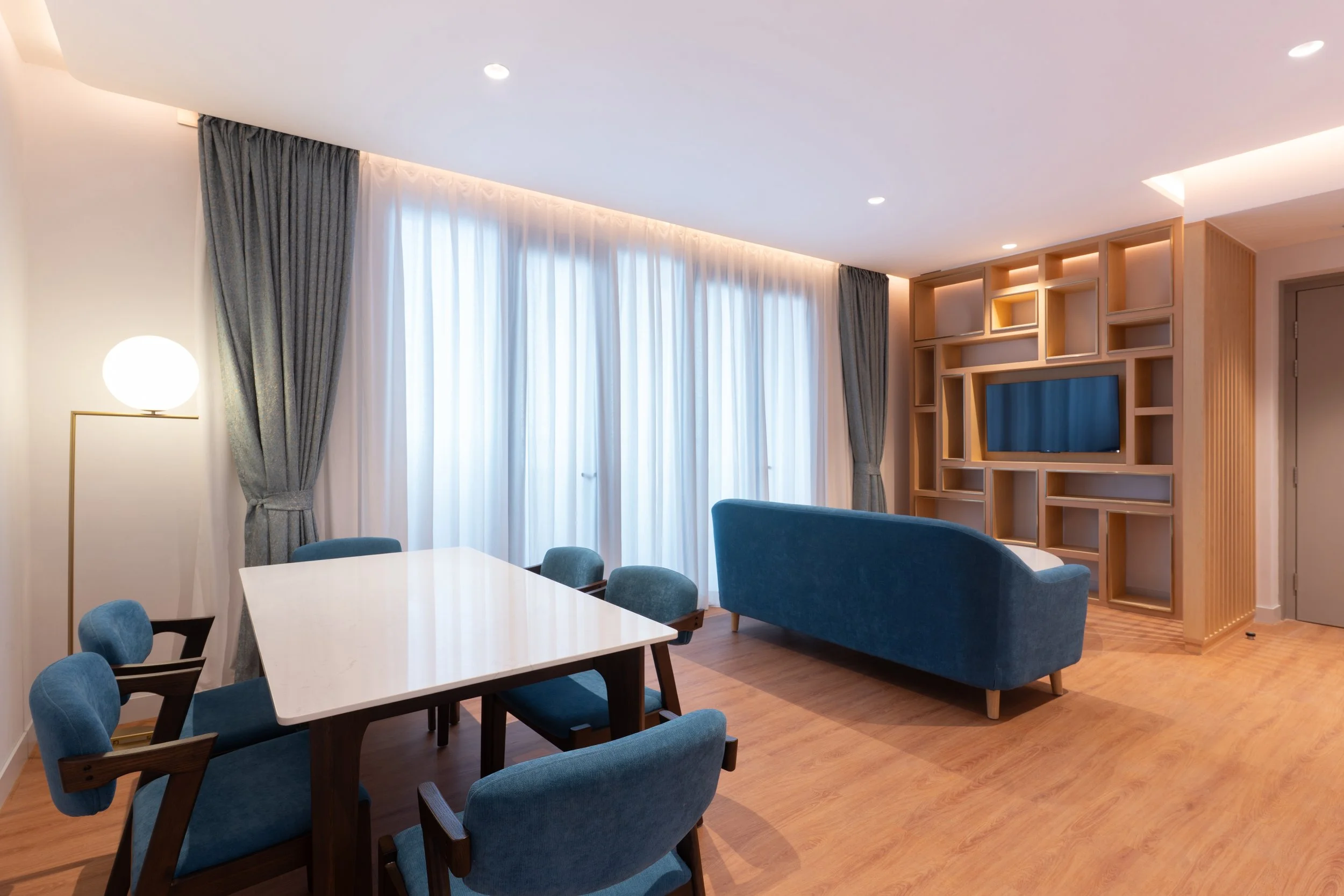 三房複式海景客房 - 客廳 (無攞設).jpg