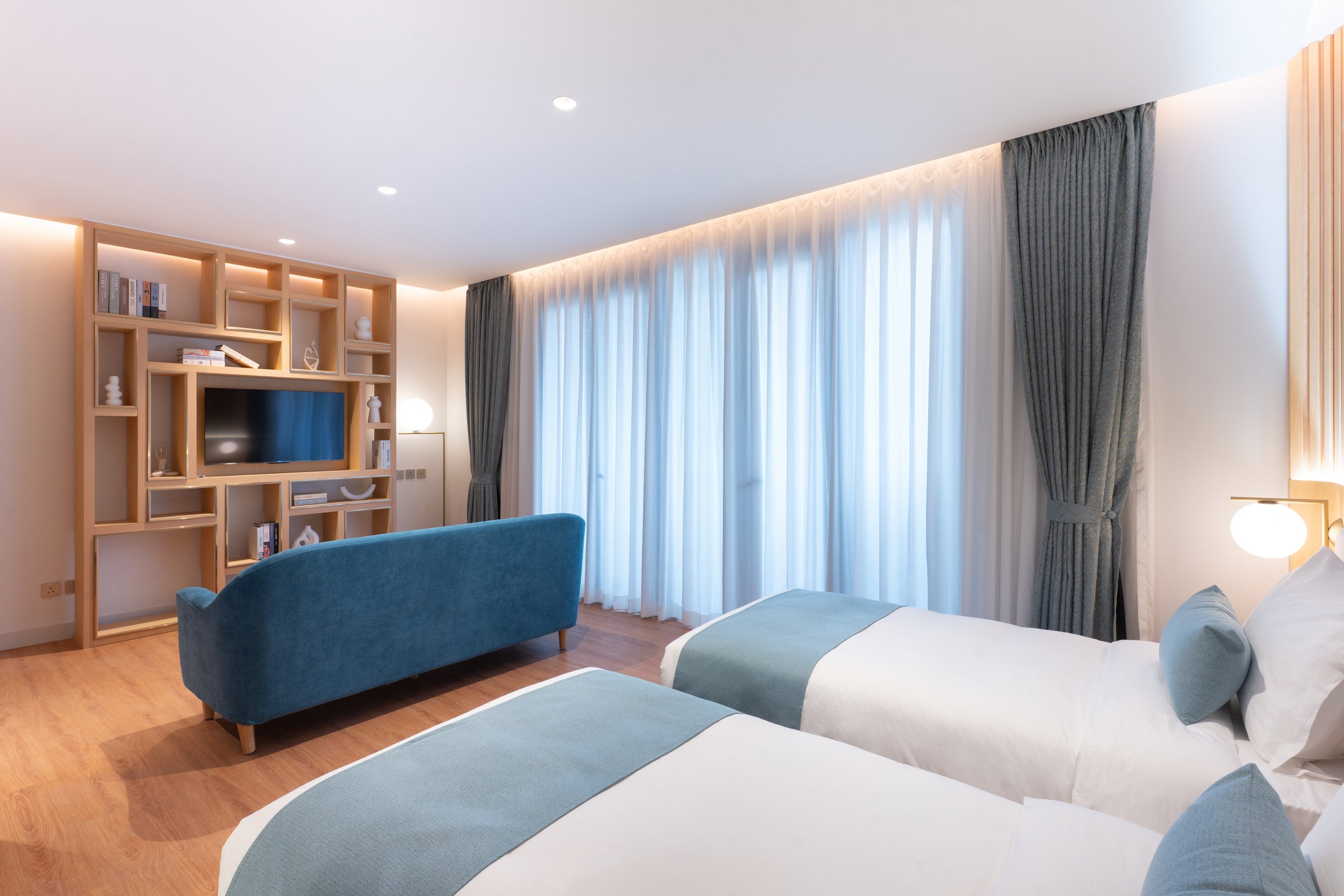 標準海景房(1002)  (有露台+擺設).jpg