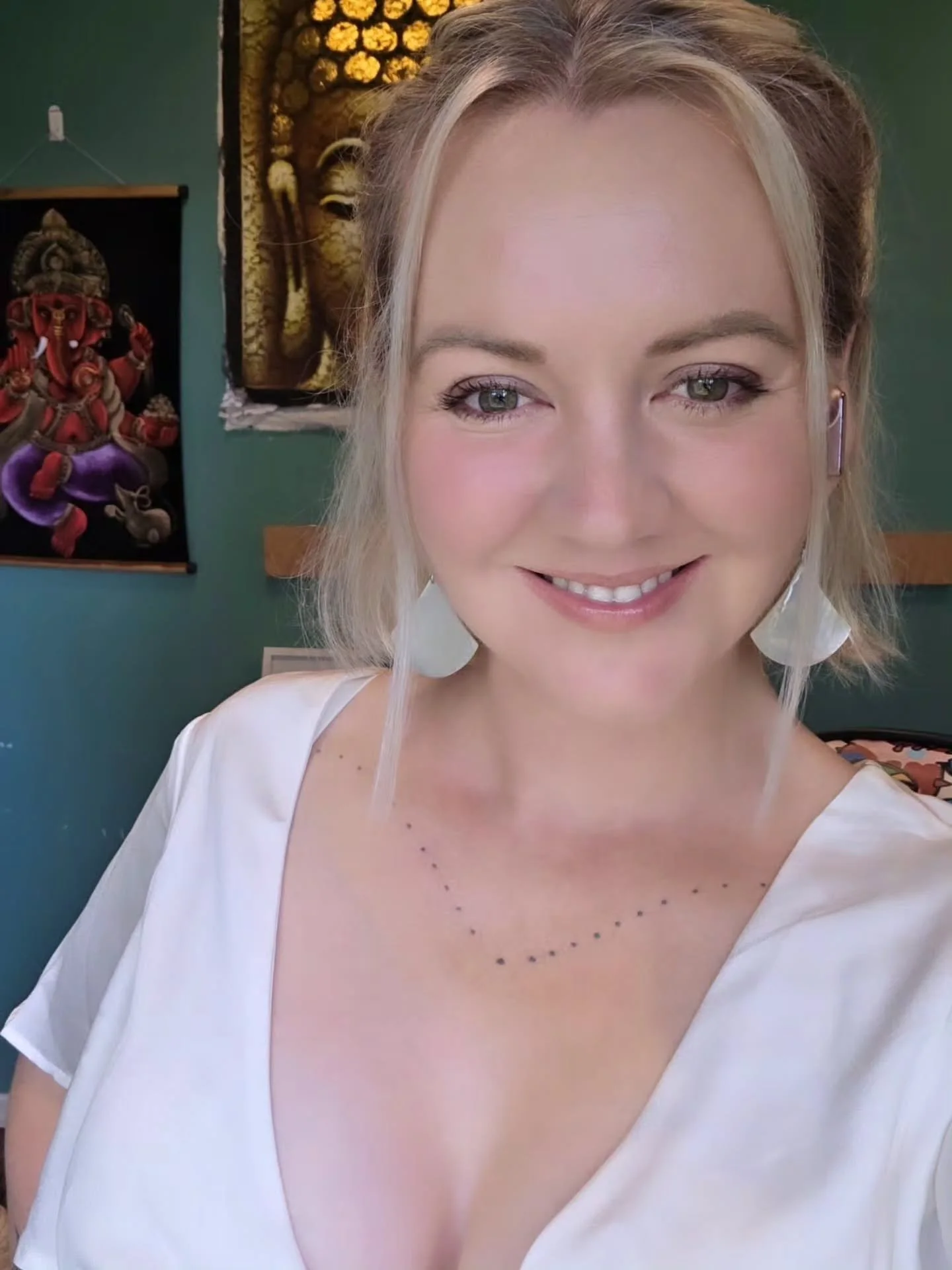 I spent this afternoon making myself the most delicious meal. Headphones in, coffee seeping while the sweet potato roasted, moving through the kitchen with intention; thinking about how flavours work with each other, layering things carefully into ea