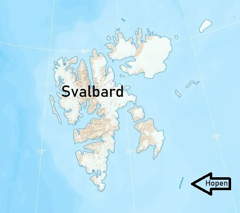 Map showing the island of Svalbard and the island of Hopen to the southeast.