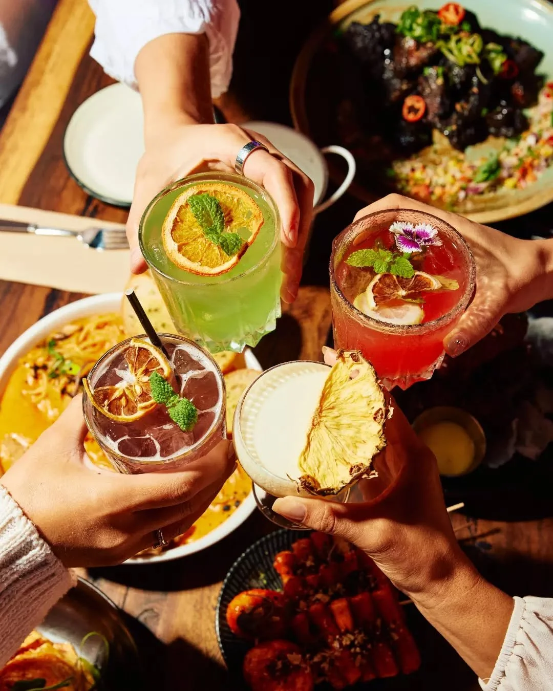 Thursday evening in the city hits different at Seoul Night! 🥂 We are cranking the volume and chilling the glasses for a night of pure Seoul-inspired chaos. You can grab $10 tap beers and wines or $12 house cocktails between 5pm and 7pm to let that w