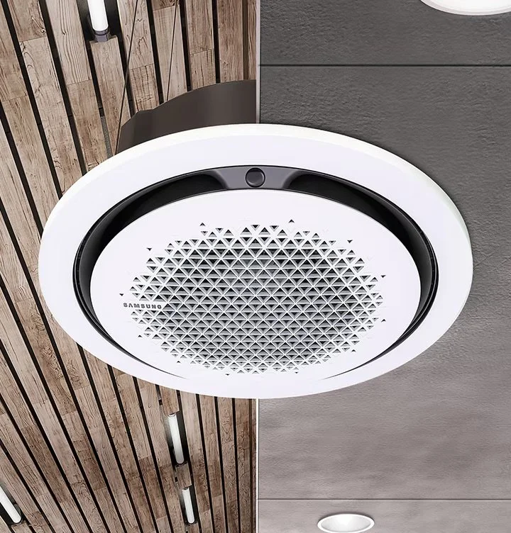 Ein runder, moderner Deckenlautsprecher von Samsung, installiert in einer Decke mit Holz- und Beton-Elementen.