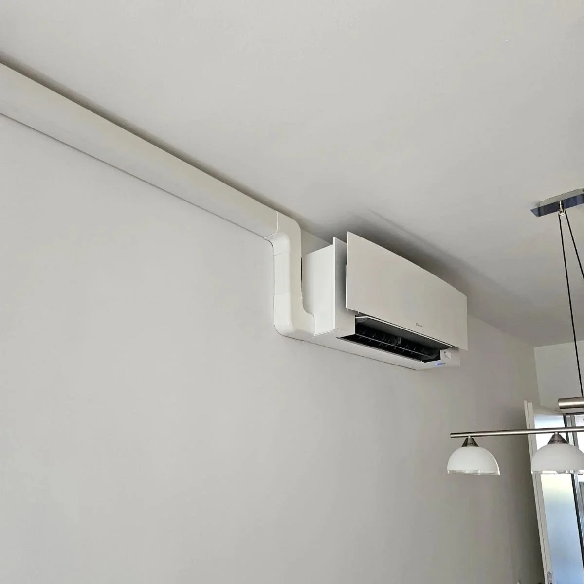 Daikin Emura Klimaanlage mit Montage