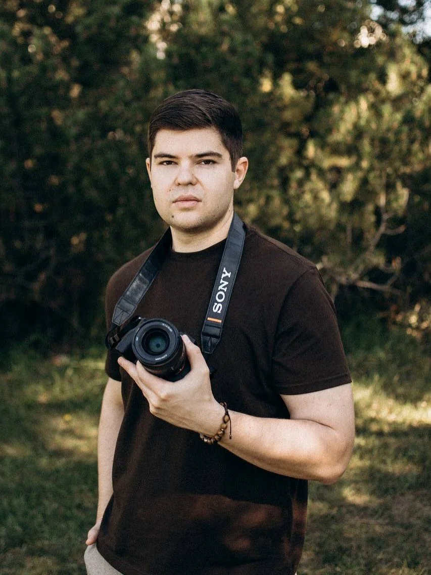 Another style. Another vision.
Meet Serge &mdash; my shooting partner.

Together we create frames where two different energies meet &mdash; and that&rsquo;s what makes the result unique.

Swipe to learn more ➡️