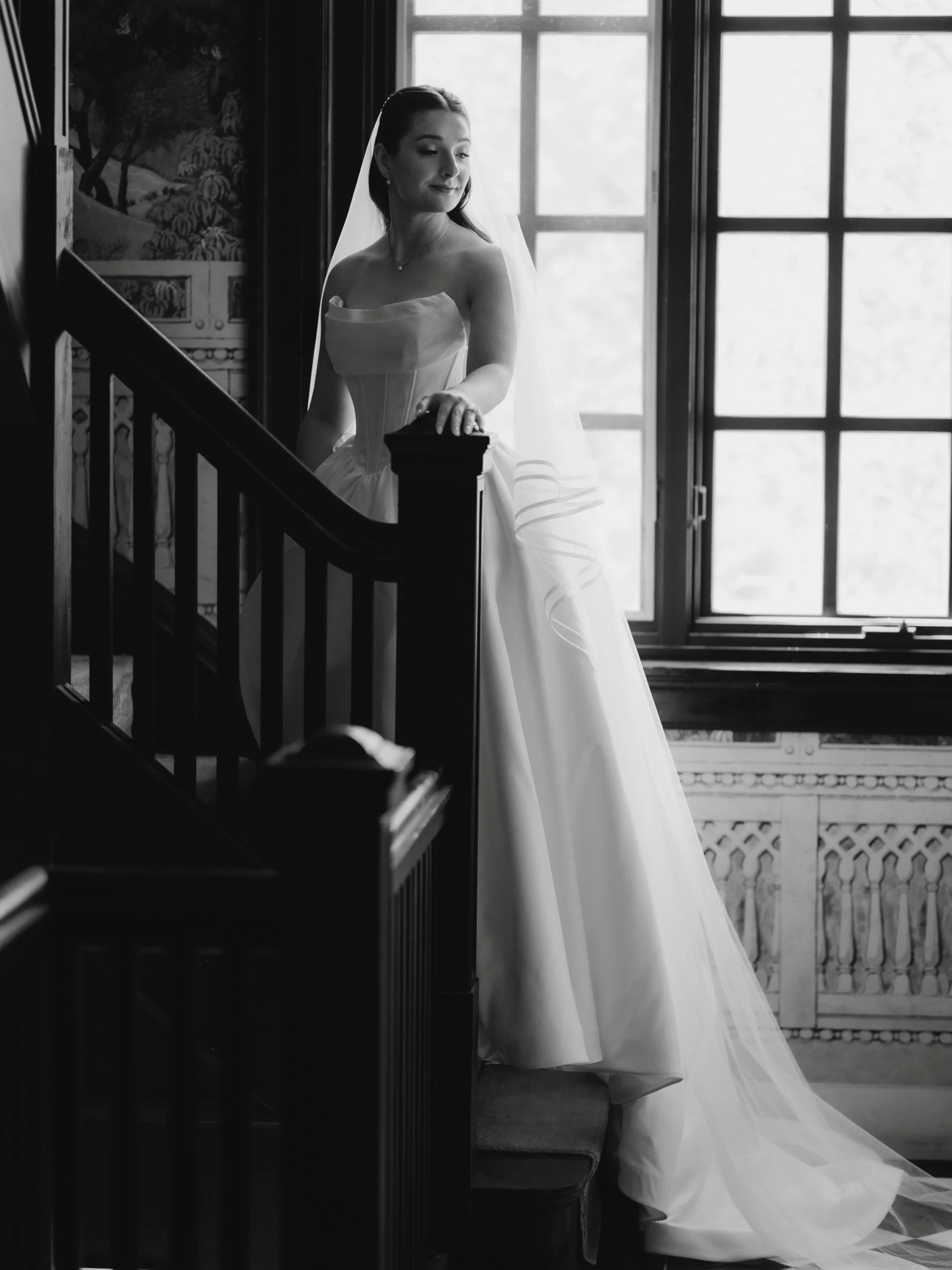 We always include a few black and white photos in your gallery because they have their own special feeling.

Without colour, the little things become even more noticeable. A smile, a touch, a look, a quiet moment between two people.

Black and white 