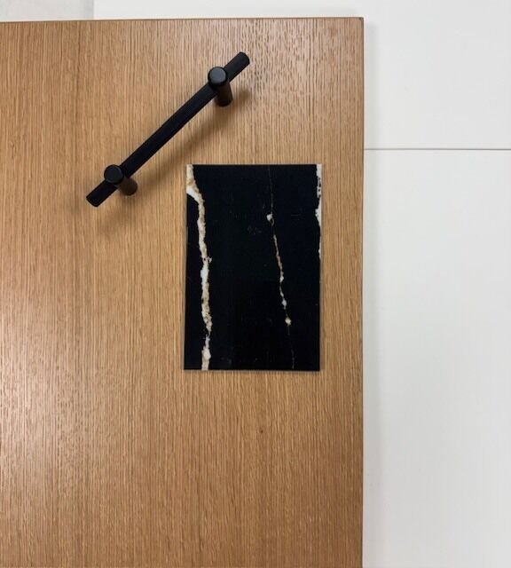 Mixing finishes isn&rsquo;t about contrast, it&rsquo;s about balance. 

Warm wood, matte black hardware and expressive stone work together here to add depth without competing. When finishes are layered with intention, the result feels cohesive and ti
