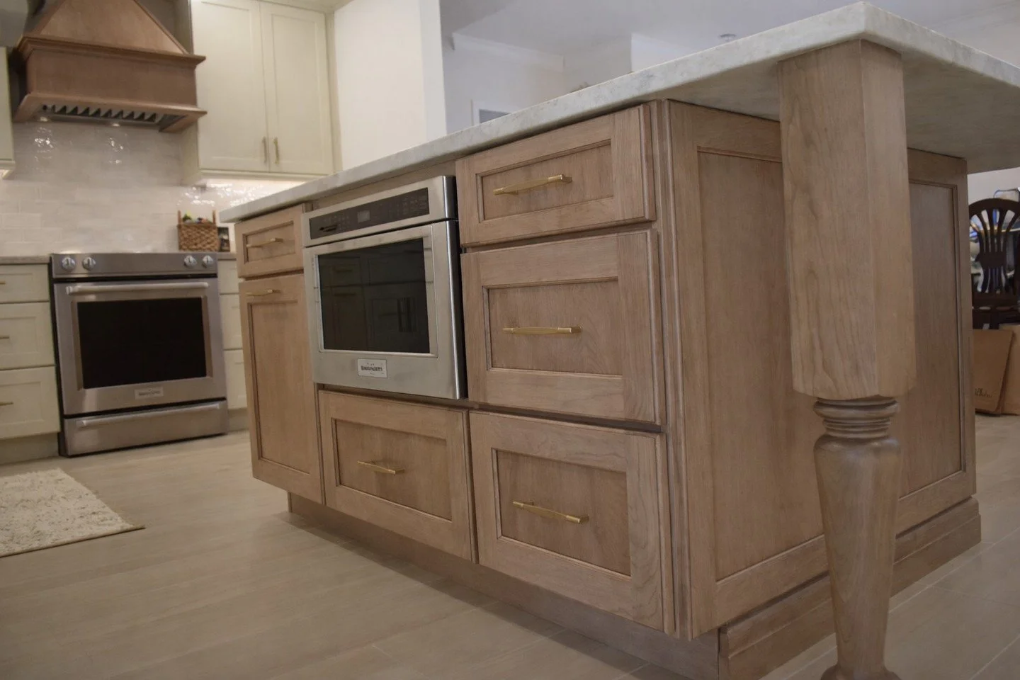 Microwave drawers continue to gain traction in kitchen design for one simple reason: placement flexibility.

Instead of occupying valuable upper cabinet space, the microwave can be integrated directly into base cabinetry or the island. This keeps sig