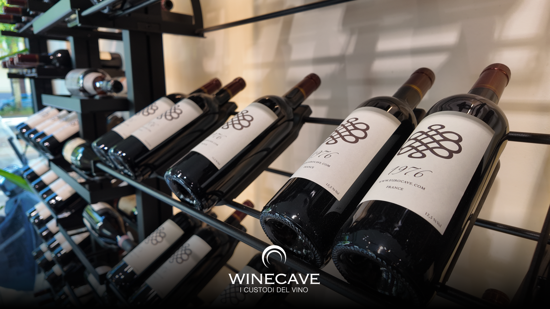 Vino e Design al Fuorisalone 2026: WineCave nello Showroom Tekno Point
