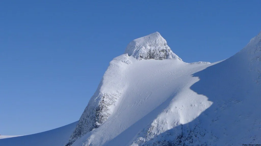 Lodalskåpa og Brenibba på ski
