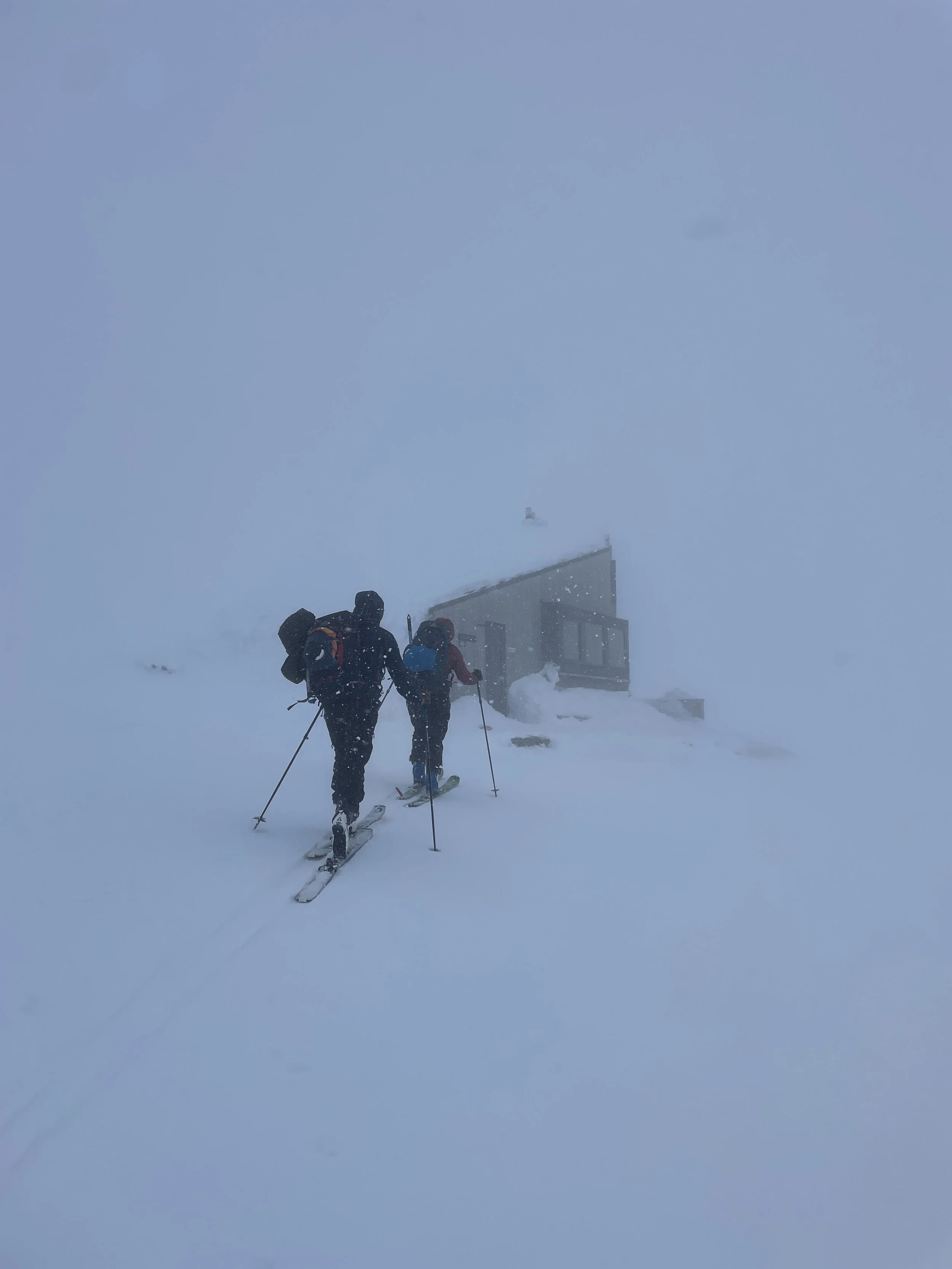 Trygg guiding på topptur i dårlig vær med Breogfjell AS