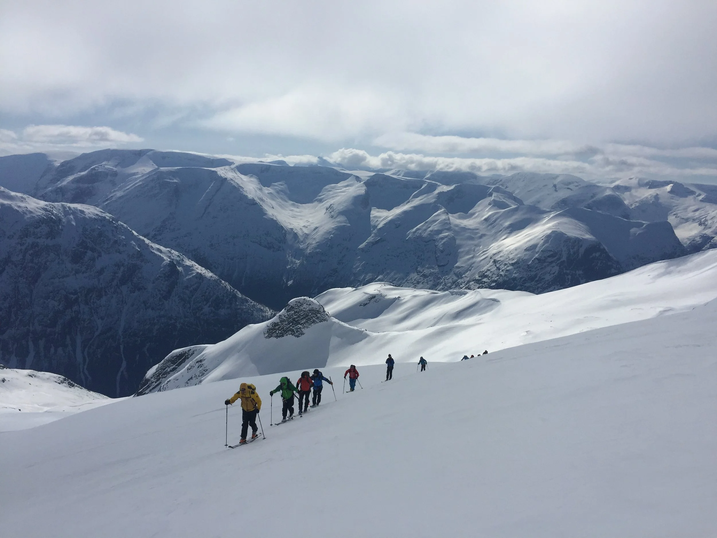 Topptur på midtstolshyrna med guide fra Breogfjell AS