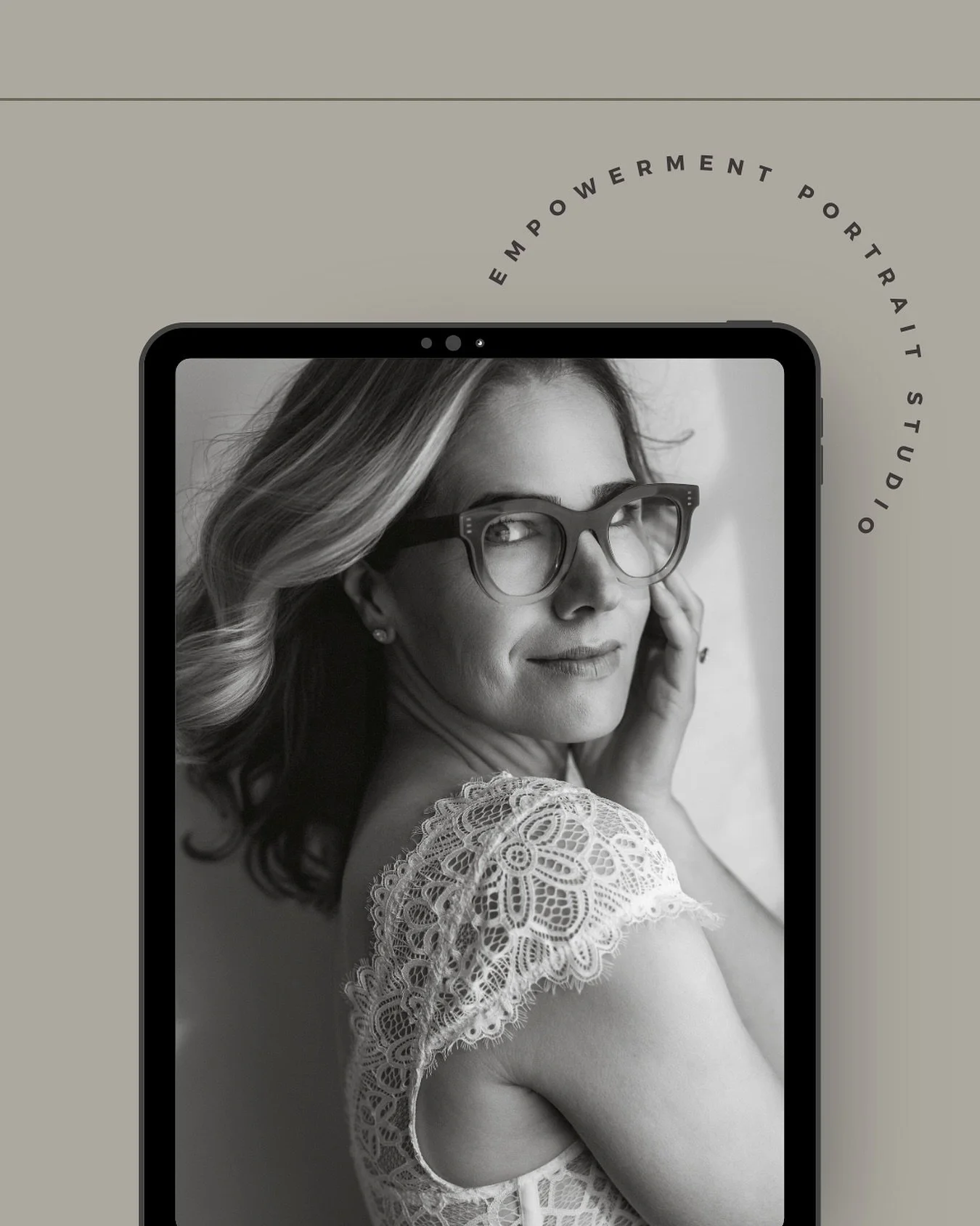 Luxe Empowerment Portrait Studio, London 📍 

Step into the studio, leave the noise outside, and succumb to yourself in our beautiful warehouse space. It&rsquo;s all yours for your session and there for you to turn up your flame and bring the heat🔥