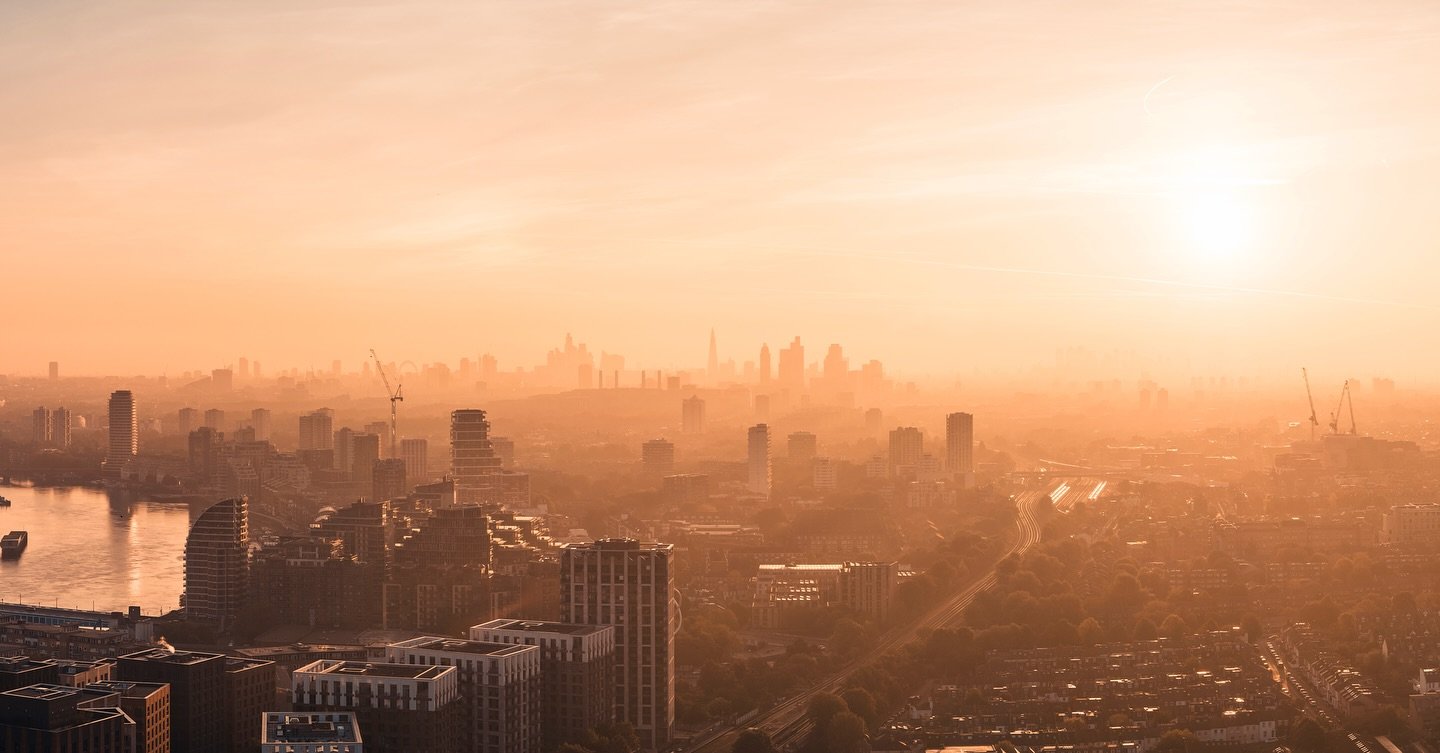 LONDON sunrise 😍 - Inspire 3 drone @75mm (multi-photo panorama).
.
#photography #landscape @landscapes_of_britain #dronestagram #droneoftheday @droneoftheday #dronephotography @jamespmarkwick @chriswilkinson.jpeg @london #sunrise @uppercutproduction