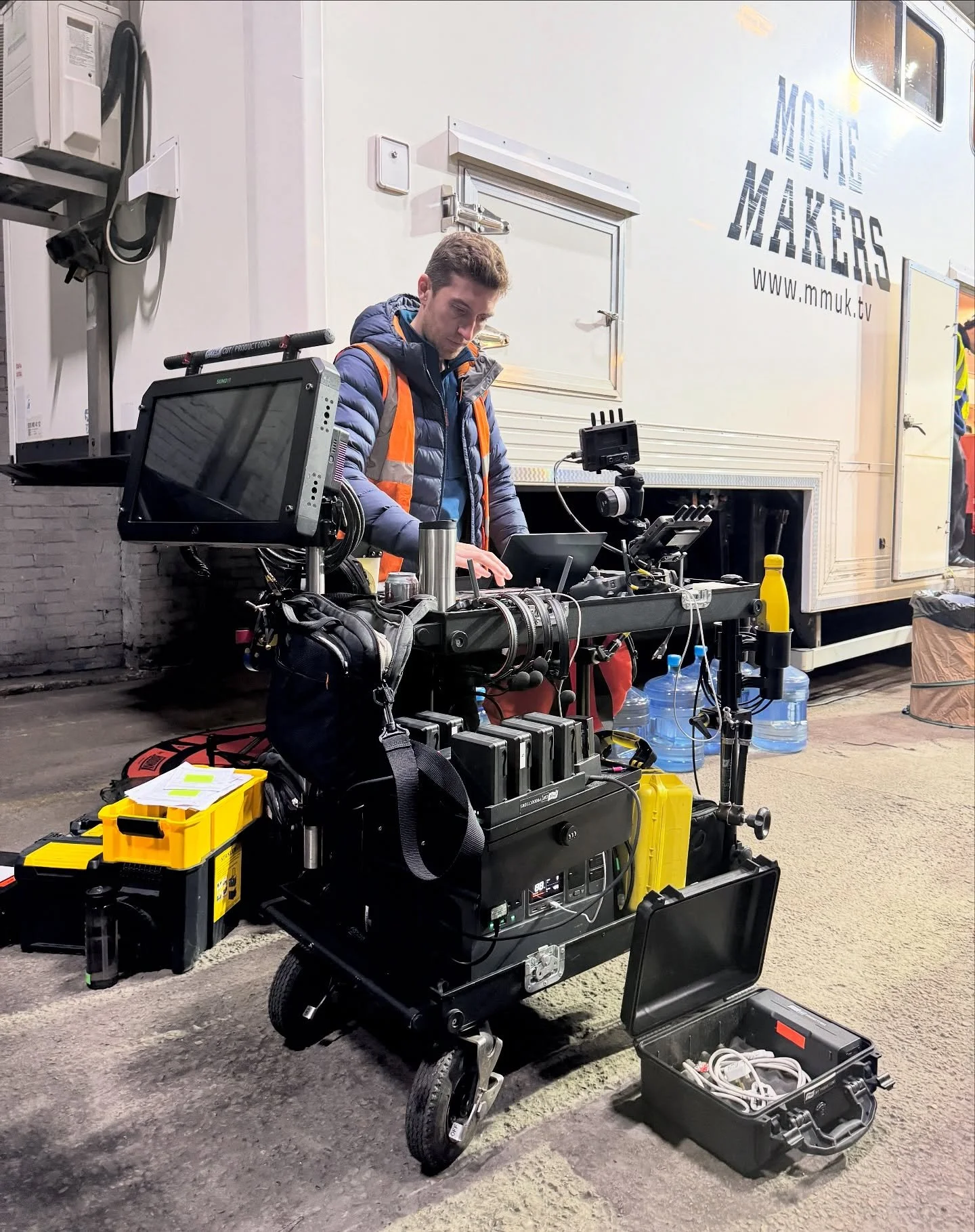 It&rsquo;s been a wild few months working our drones on some very exciting TV dramas and feature films with incredible crew. Loving the ride but keeping focused&hellip; 💪🏼🎥
.
#drone #cinematography #aerialfilming @uppercutproductions