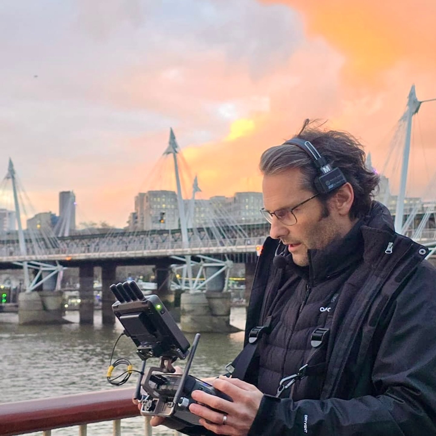 Our 10m OSC permission proving very useful here on the Southbank 🤗 This sunset came out of nowhere and although a fleeting moment, it lit some of the most beautiful shots we&rsquo;ve captured of the central London skyline 😍🎥
.
@uppercutproductions