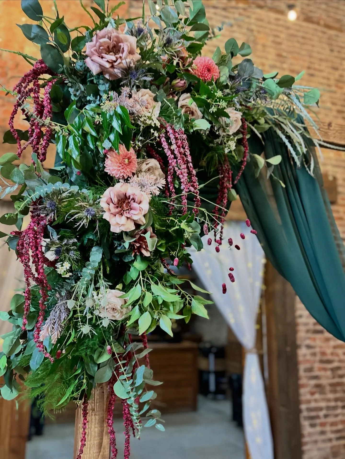 Are you an Autumn? Some gorgeous autumn inspo from us 🧡👀

Don&rsquo;t forget we can work with fresh, dried and faux flowers to create your floral package 🤍

#autumn #wedding #bride #groom #wedding #autumnwedding #ukevent #eventstyling #stylist #fl