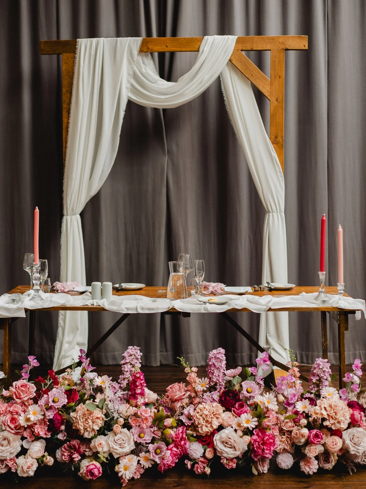 Obsessed with Charlotte &amp; Jordan&rsquo;s fearless pink-on-pink wedding moment. Proof that bold is timeless ❤️💗

@thevenuebowersmill 
@oakleaf_weddings 
@s6photography 

#wedding #pinkwedding #eventstyle #boldflowers #weddingstyle