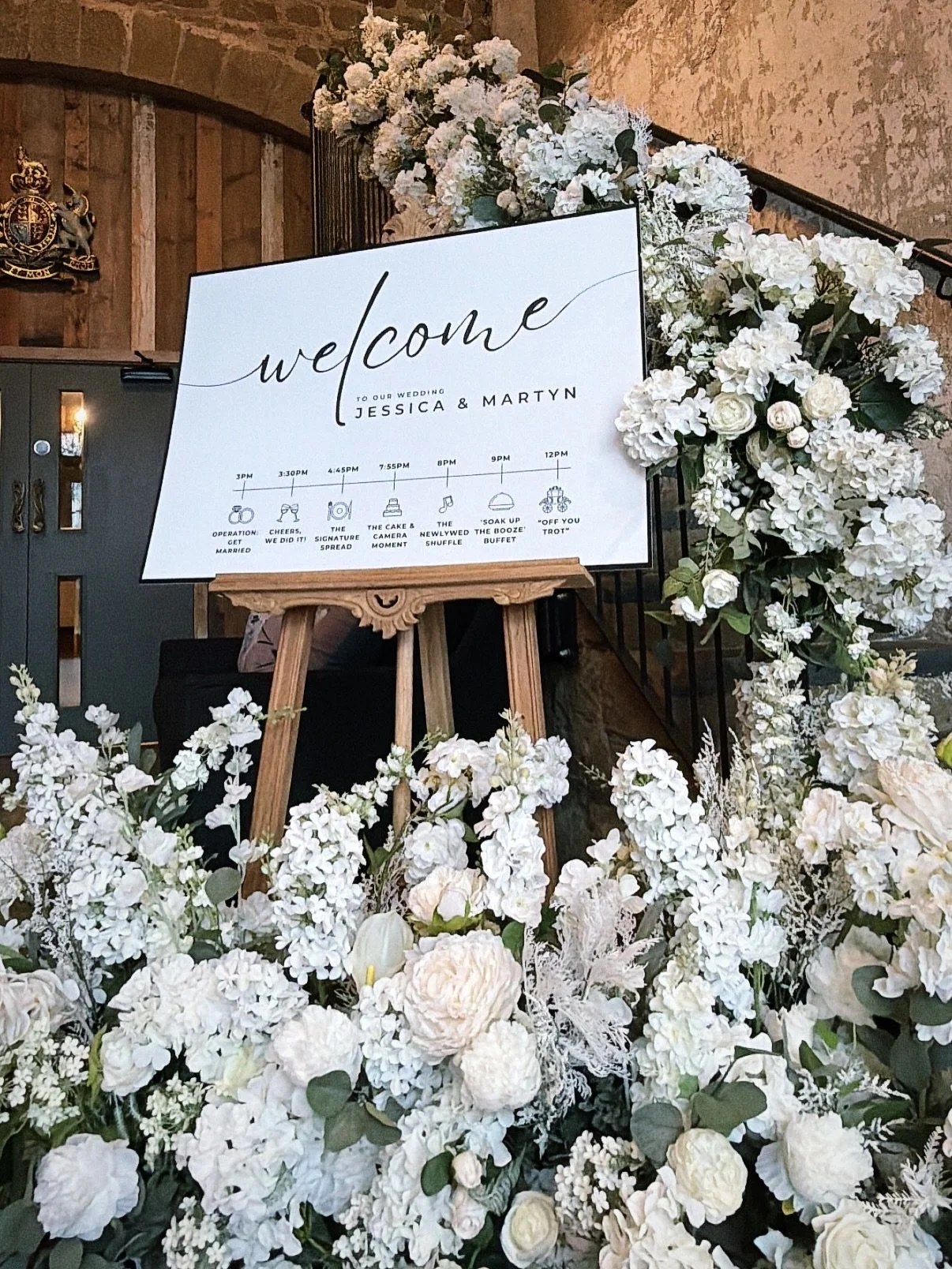🤍 white on white 🤍 

Staircase florals making an entrance. 

@jessica.billie.jones.mitchell @wharfedalegrange 

#florist #weddingflorist #ukweddingflorist #weddingstyle #staircaseflowers