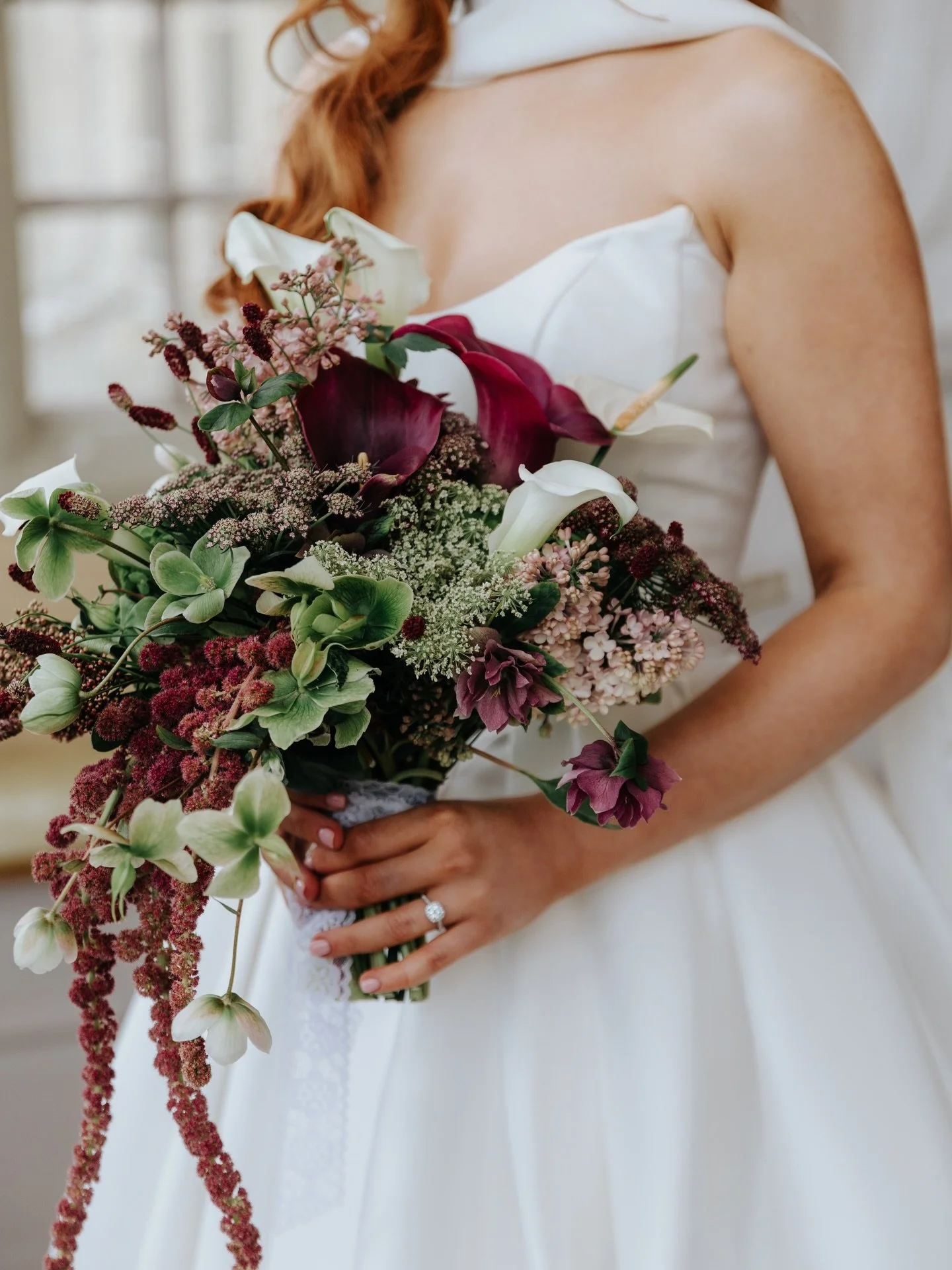 Modern romance 

moody reds paired with rich moss greens

So grateful to be working alongside an incredible team of suppliers who bring these visions to life 🤍 

Makeup Artist- @natashacmakeup_
Model - @niamhmaloney25
Hair Stylist - @nikkiwinterburn