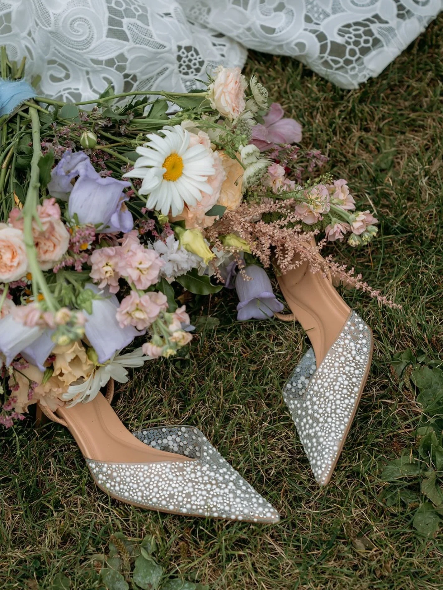 Welcoming the new week and prep for two fabulous weddings this week 🌸 

Flowers at the ready 🙌💁🏼&zwj;♀️

#florist #weddingflorist #ukwedding #styling #event