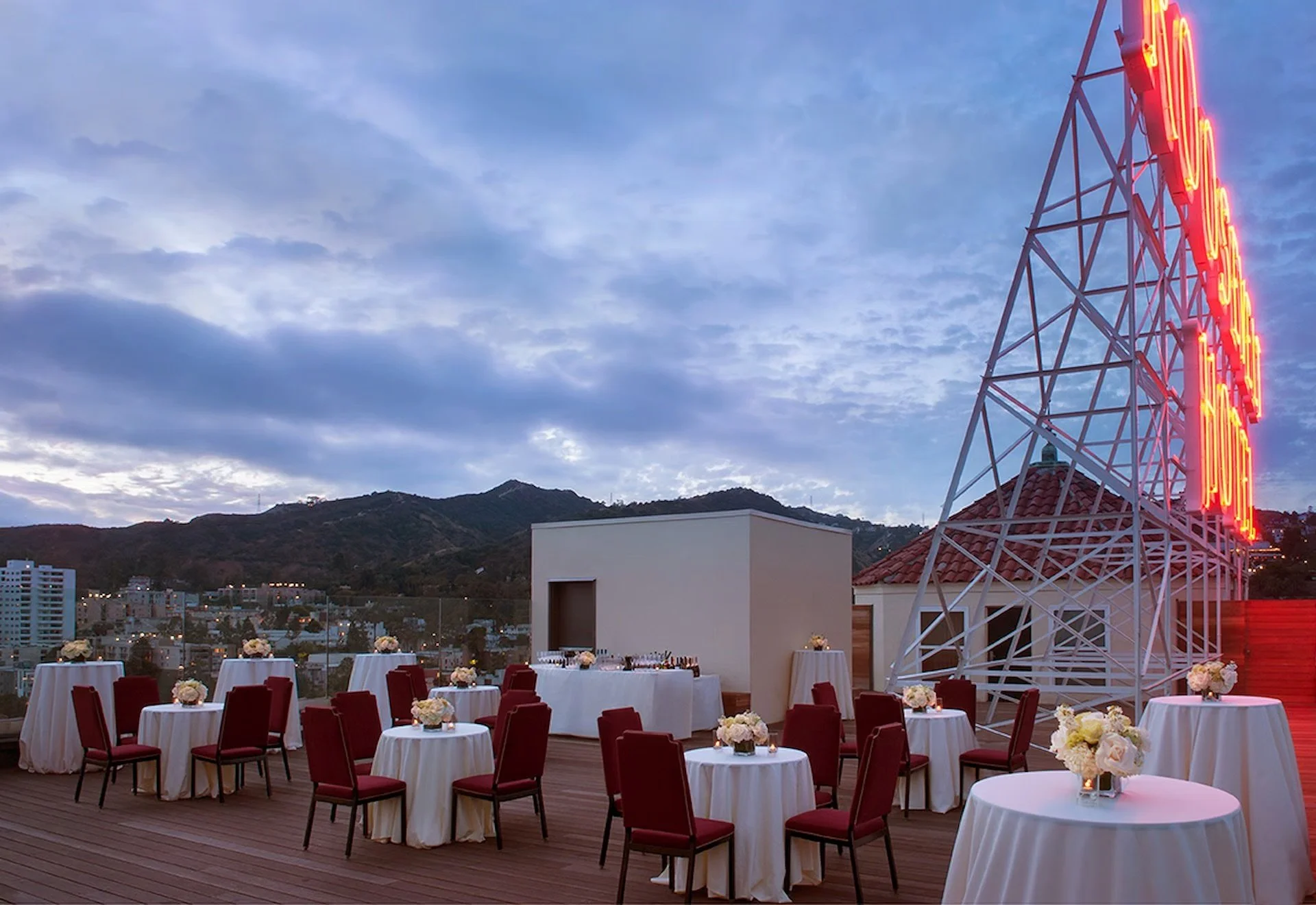 hollywood-roosevelt-hotel-venue-rooftop-dinner-setup.jpeg