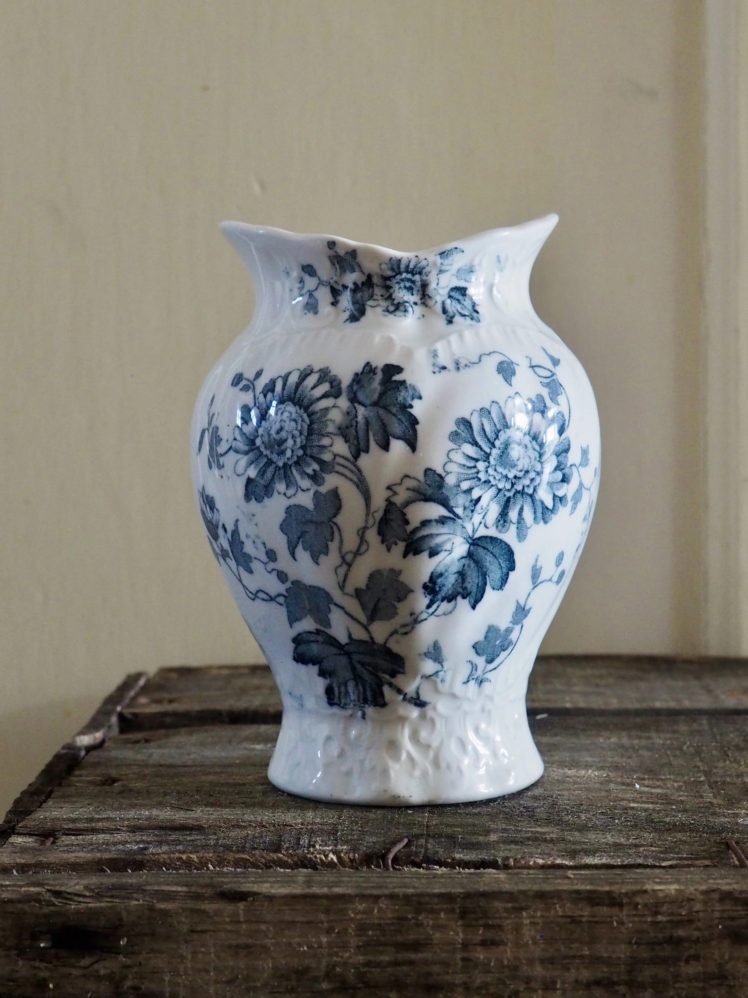 Blue and white Victorian water beaker